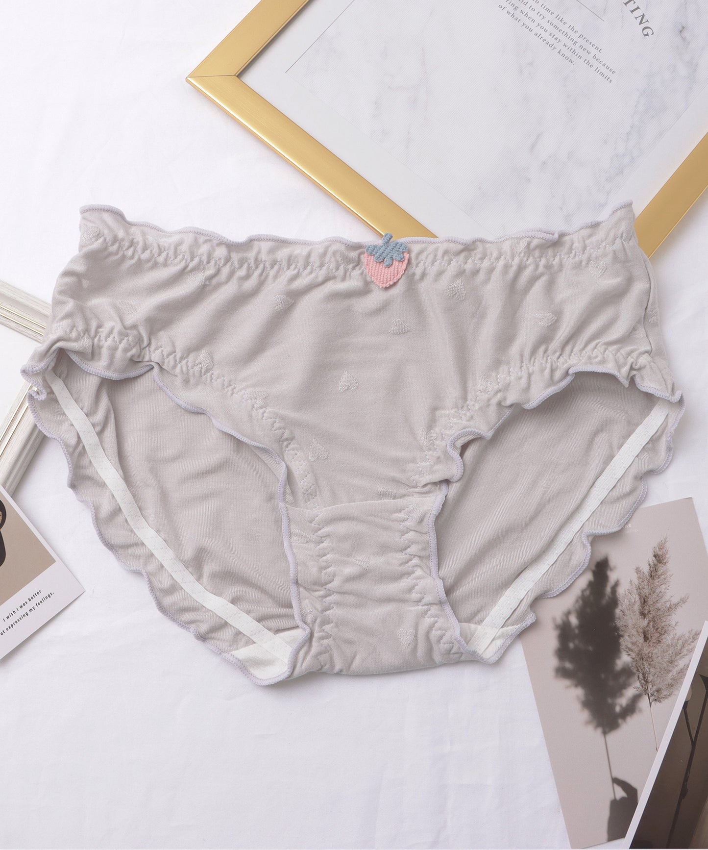 【6枚セット】ストロベリーワッペン付きフリルモダールショーツ