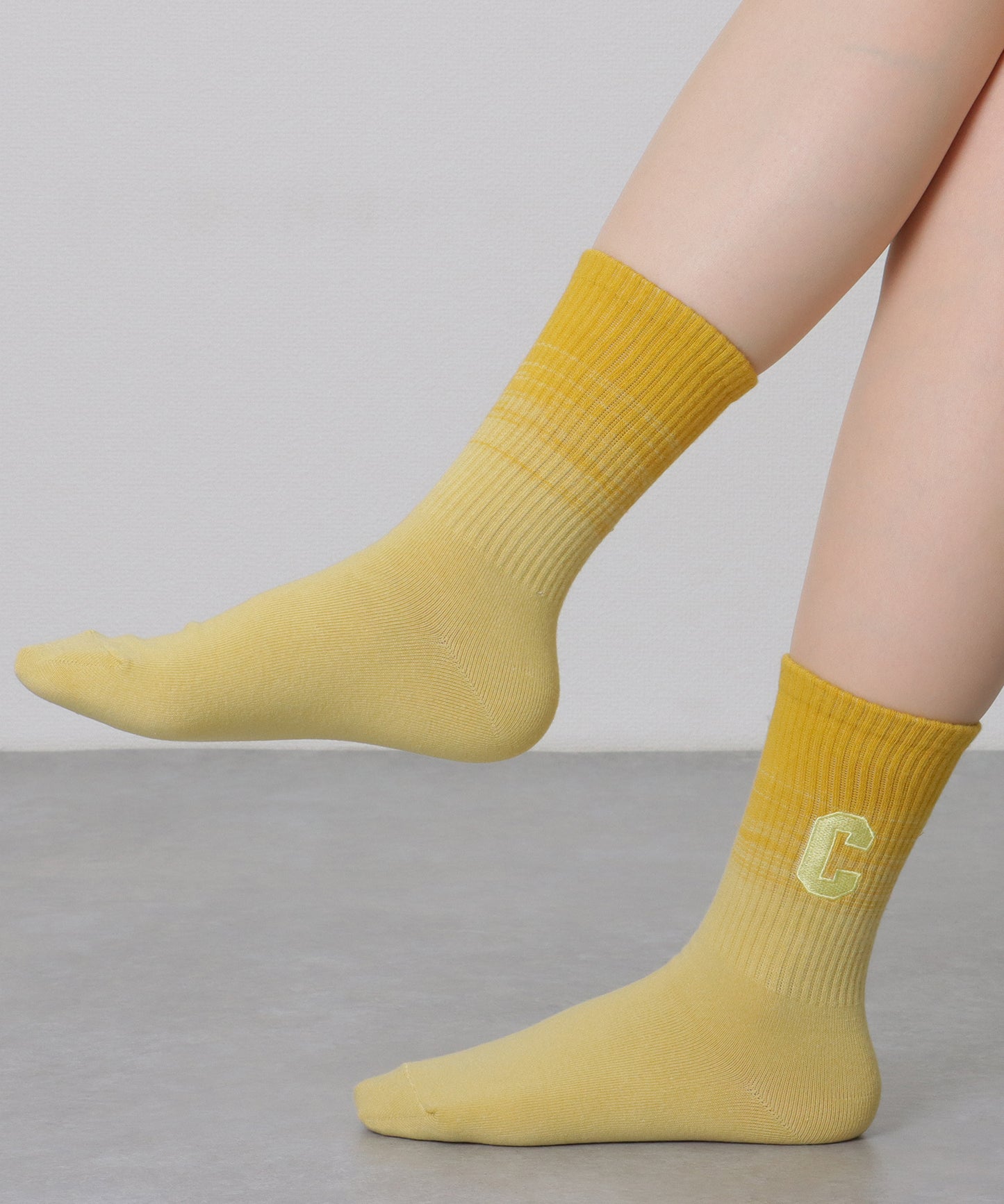 【7足セット】 アルファベット 刺繍 グラデーション カラー クルー丈 ソックス