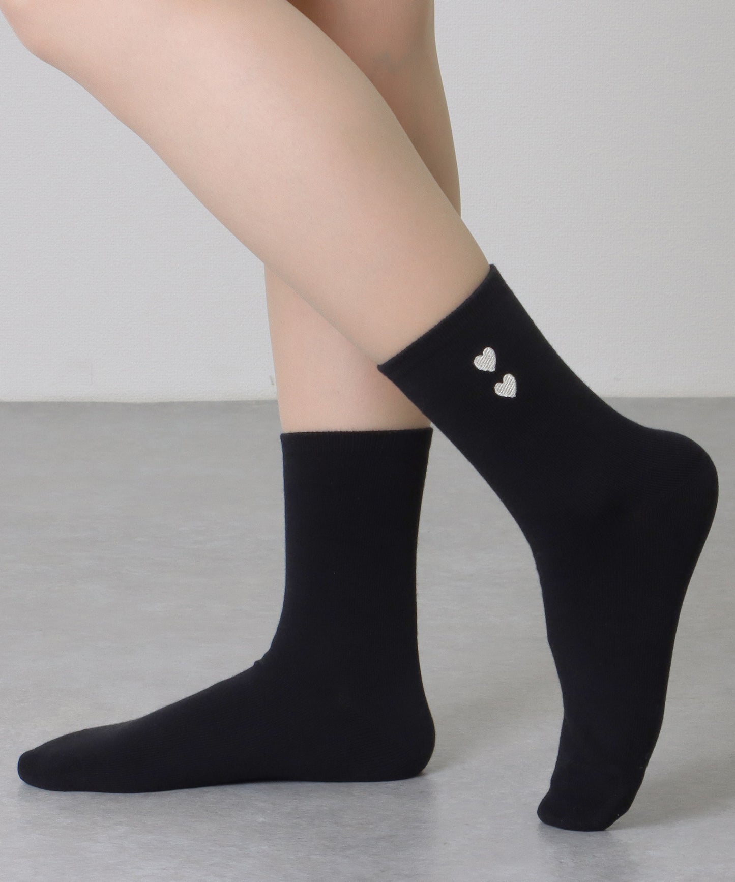 【6足セット】 ソリッドカラー ハート 刺繍付 クルー丈 ソックス