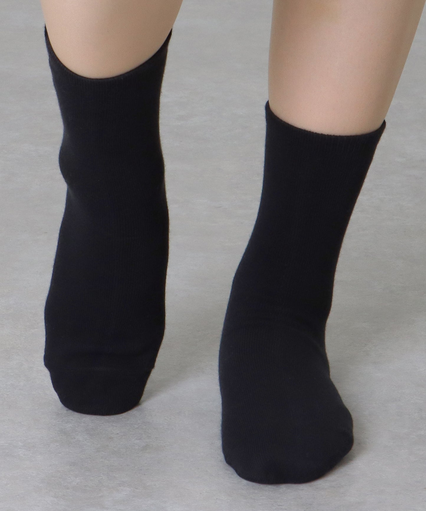 【6足セット】 ソリッドカラー ハート 刺繍付 クルー丈 ソックス