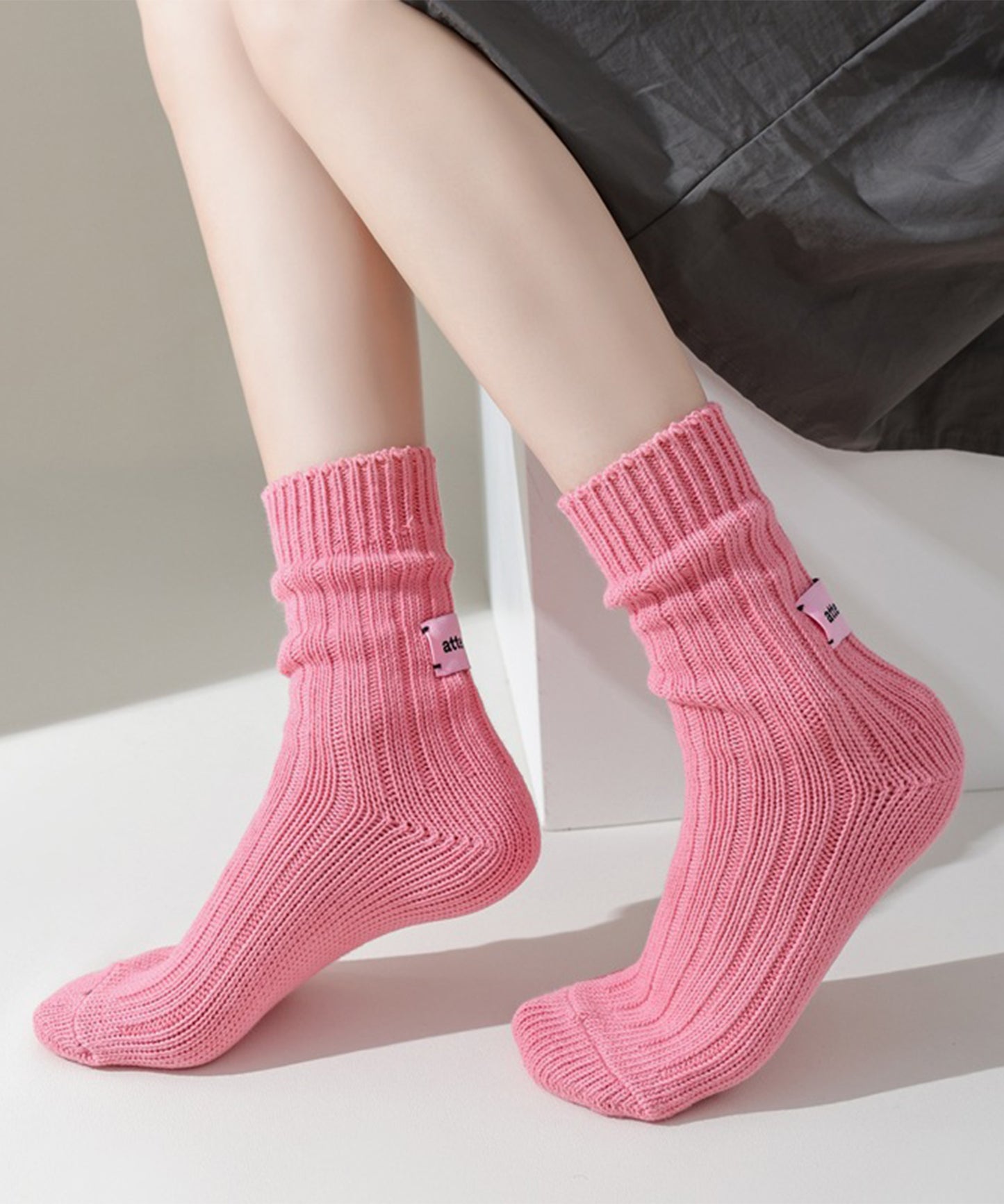 【6足セット】バック タグ付き ソリッドカラー リブ クルー ソックス