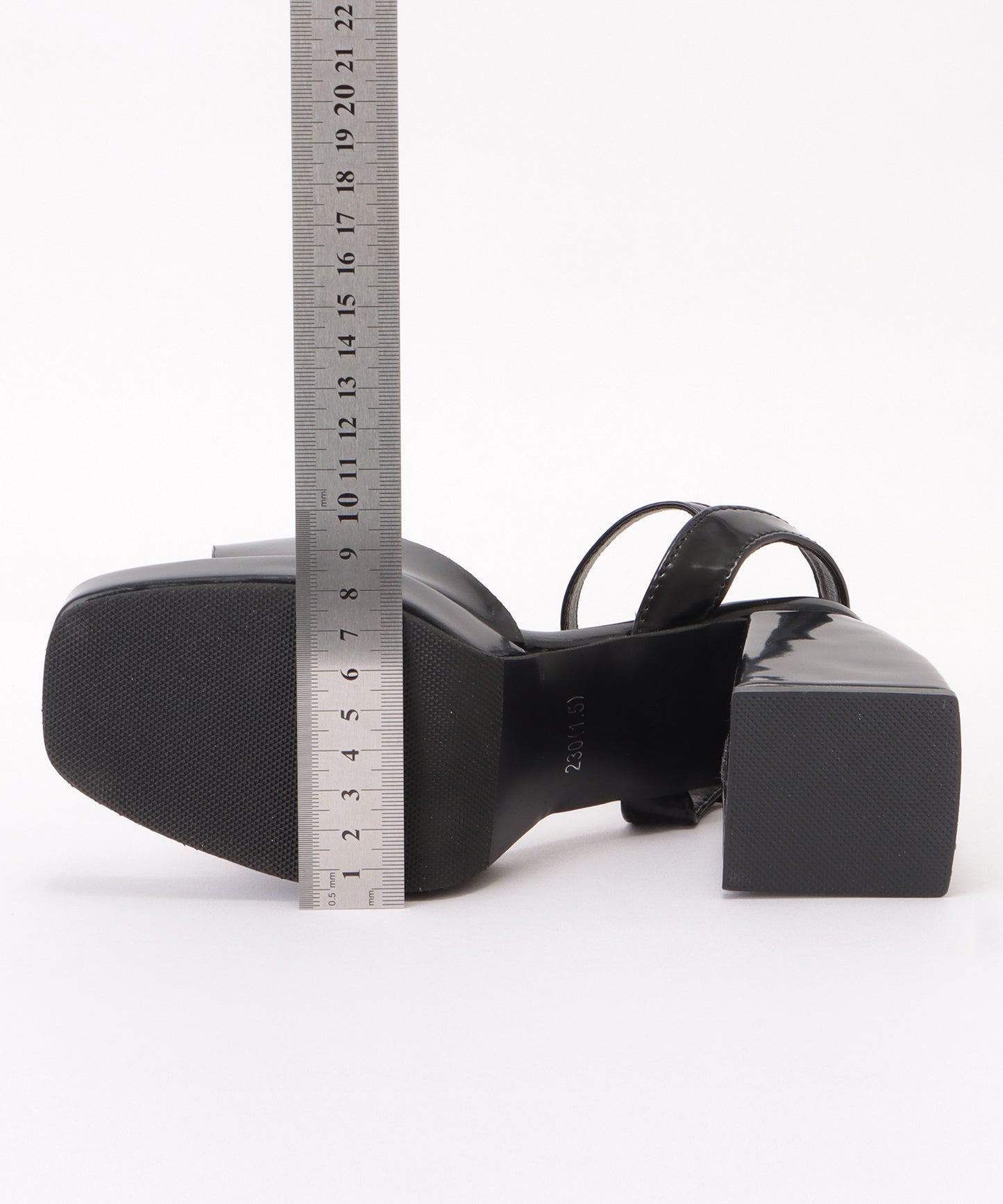 スクエアトゥチャンキーヒールサンダル