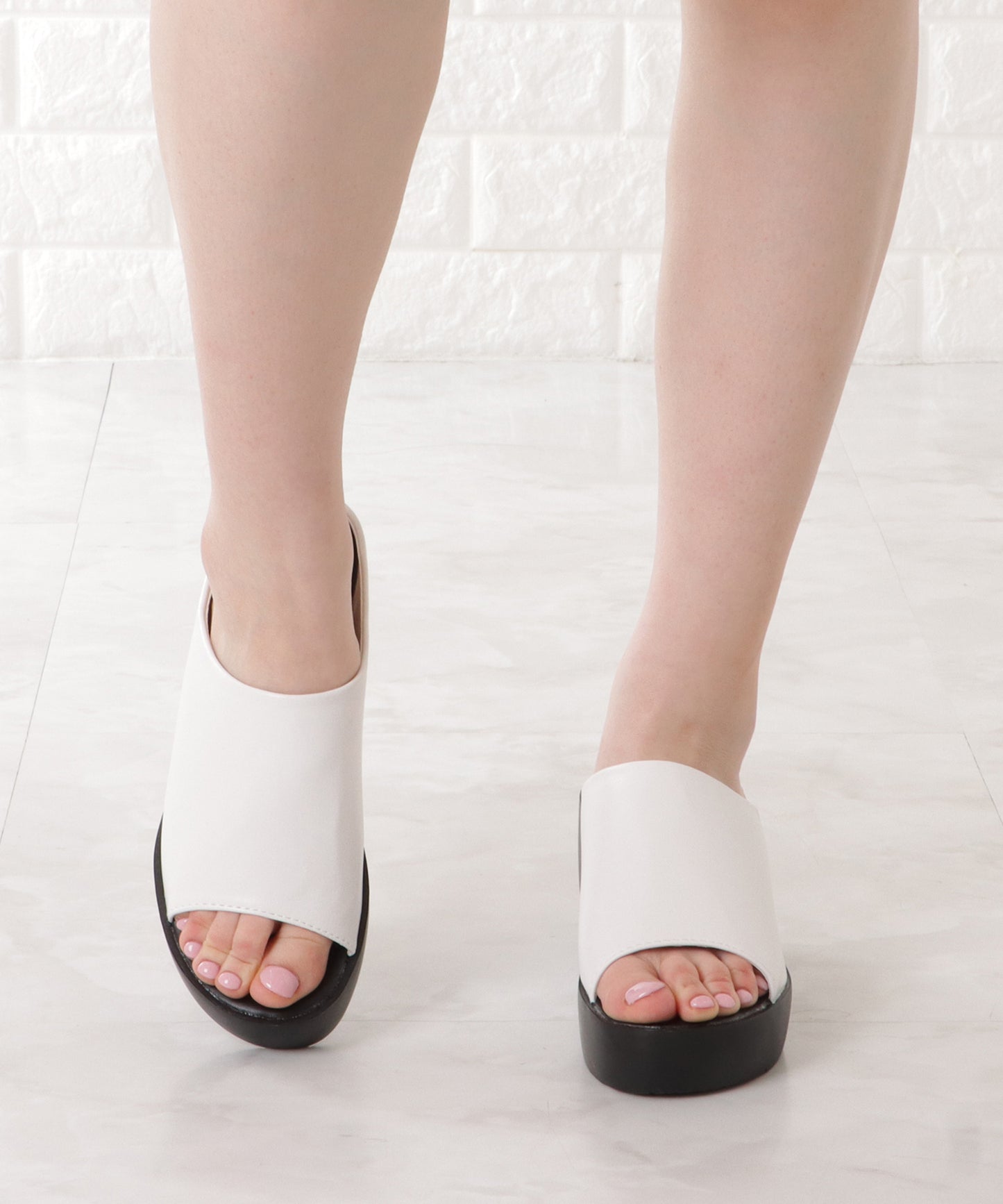 プラットフォームミュールサンダル