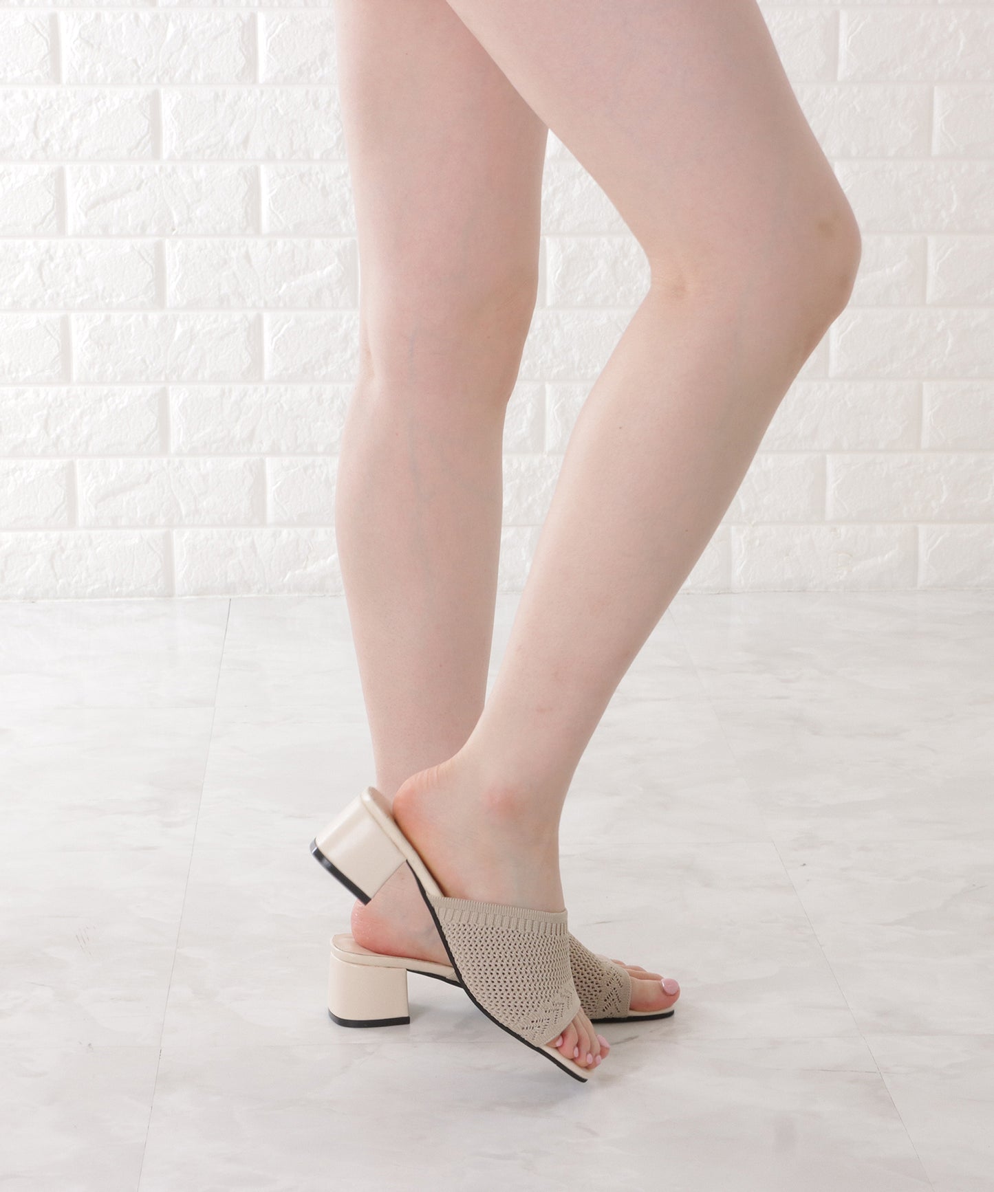 クロシェ風チャンキーヒールサンダル