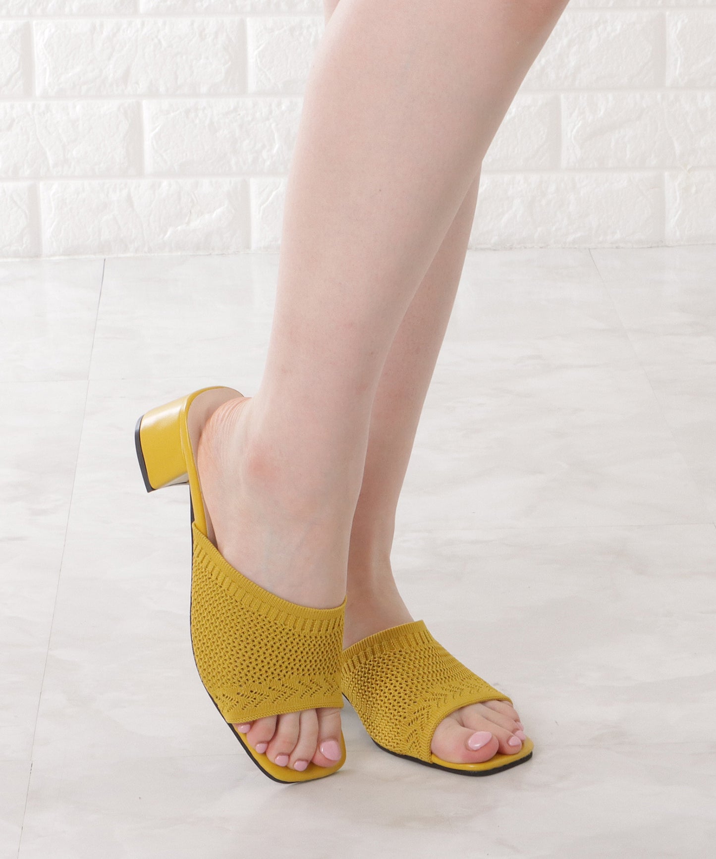 クロシェ風チャンキーヒールサンダル