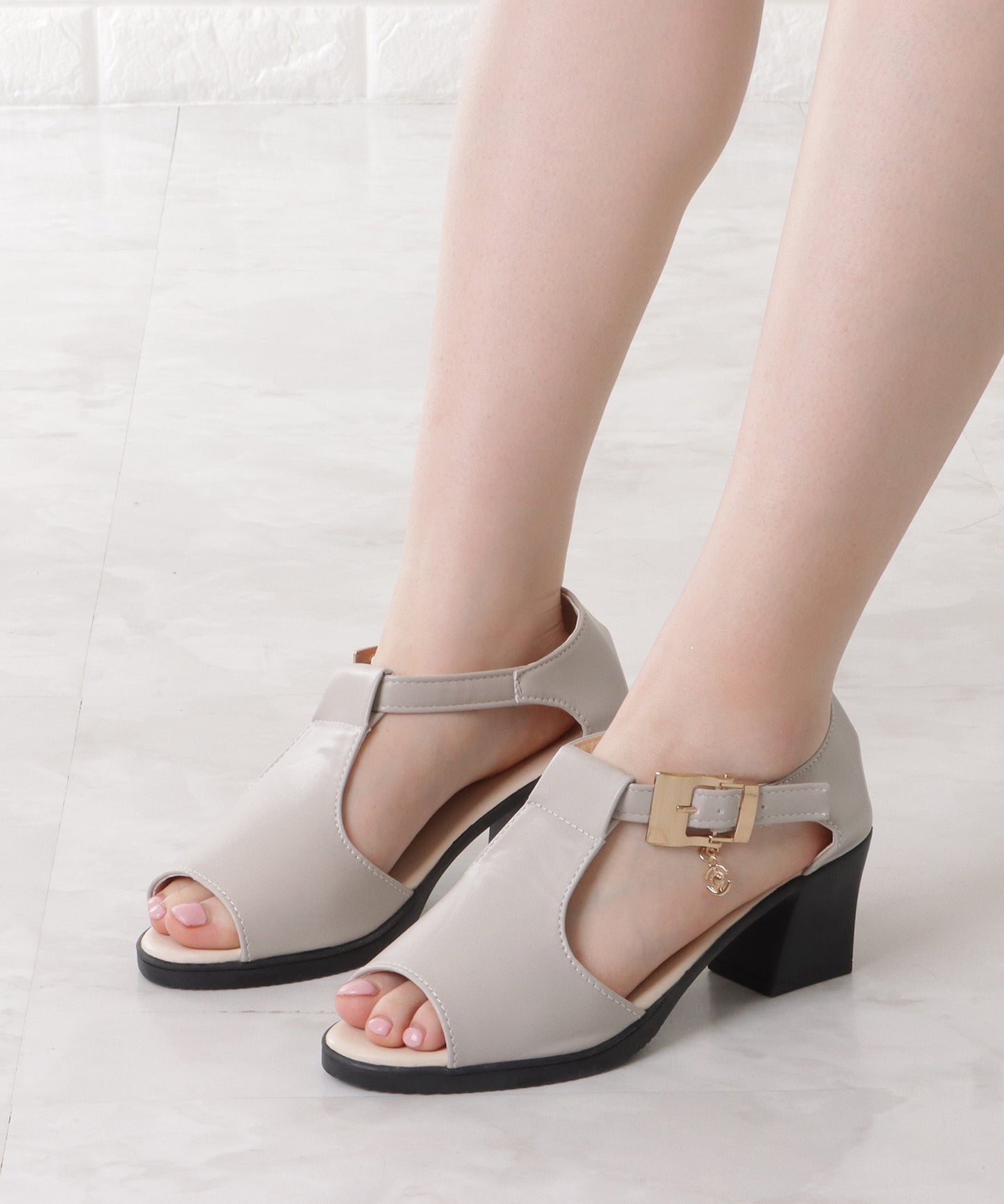 レザー調コンフォートストラップサンダル