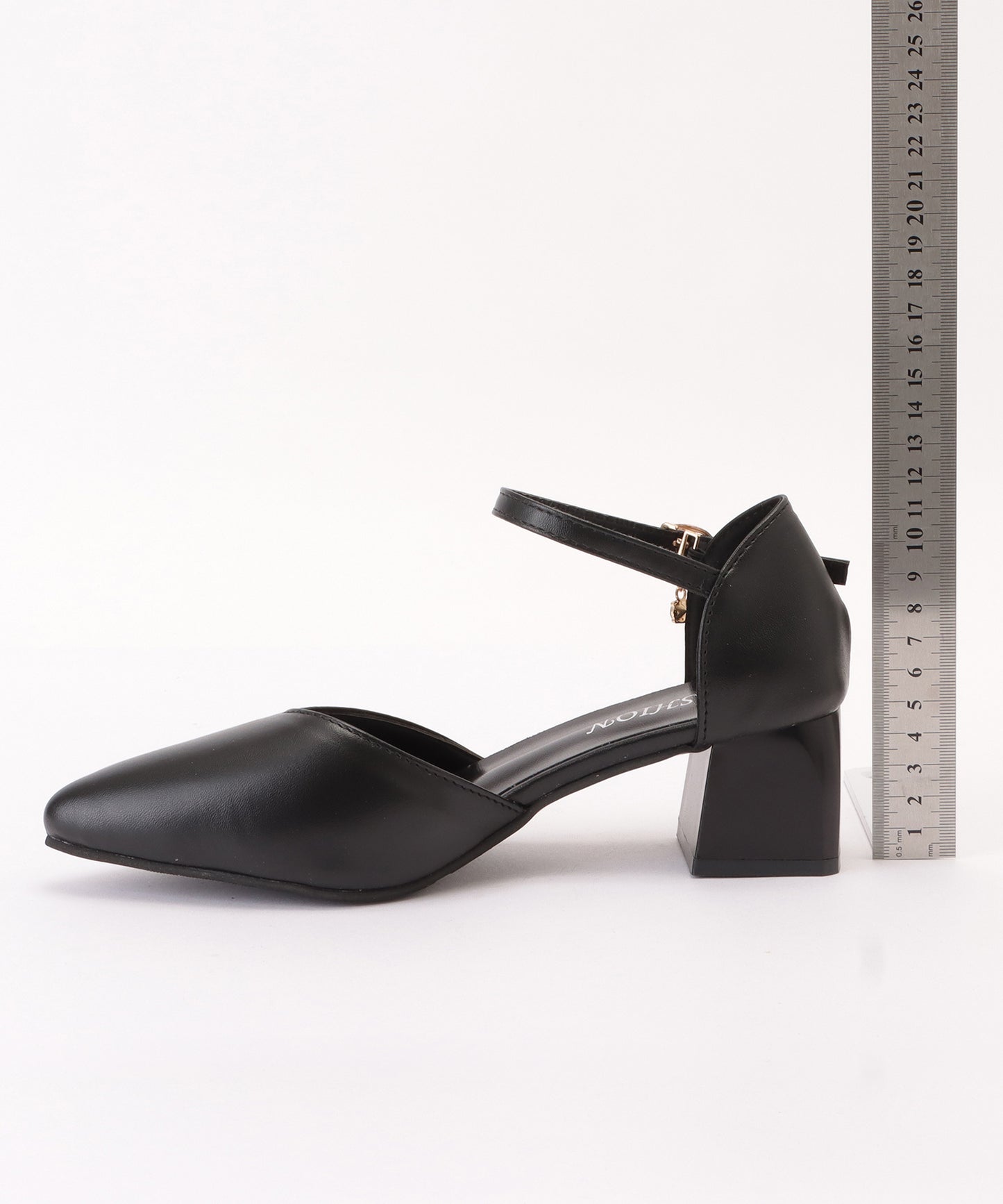 ポインテッドアンクルストラップサンダル