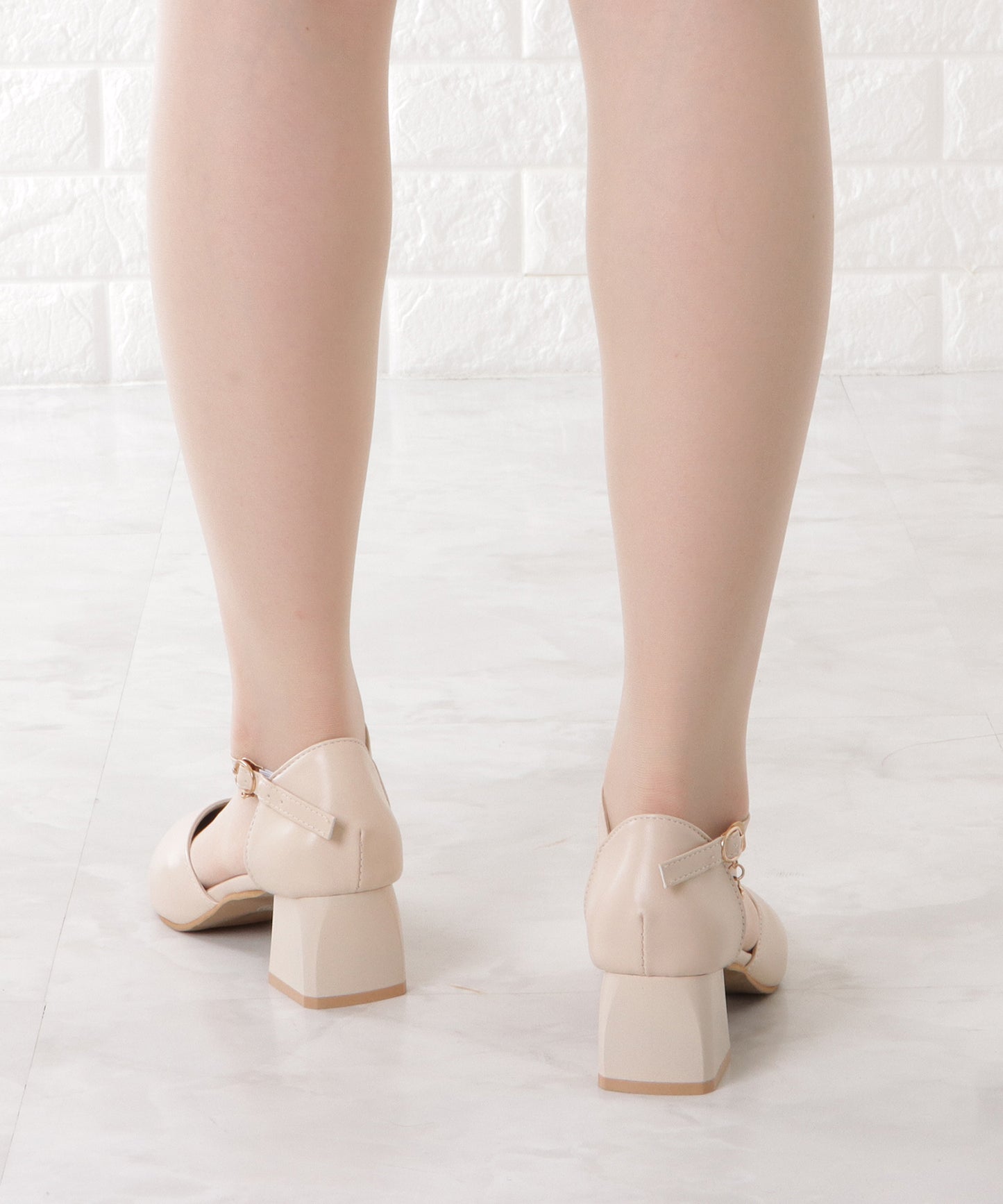 ポインテッドアンクルストラップサンダル