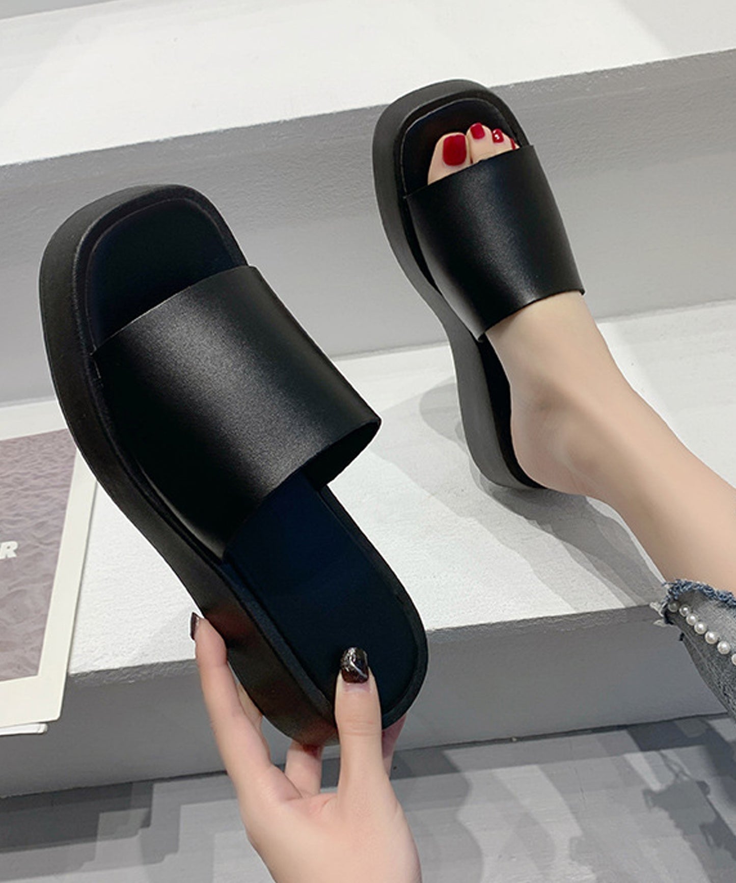 スクエアトゥフラットソールサンダル