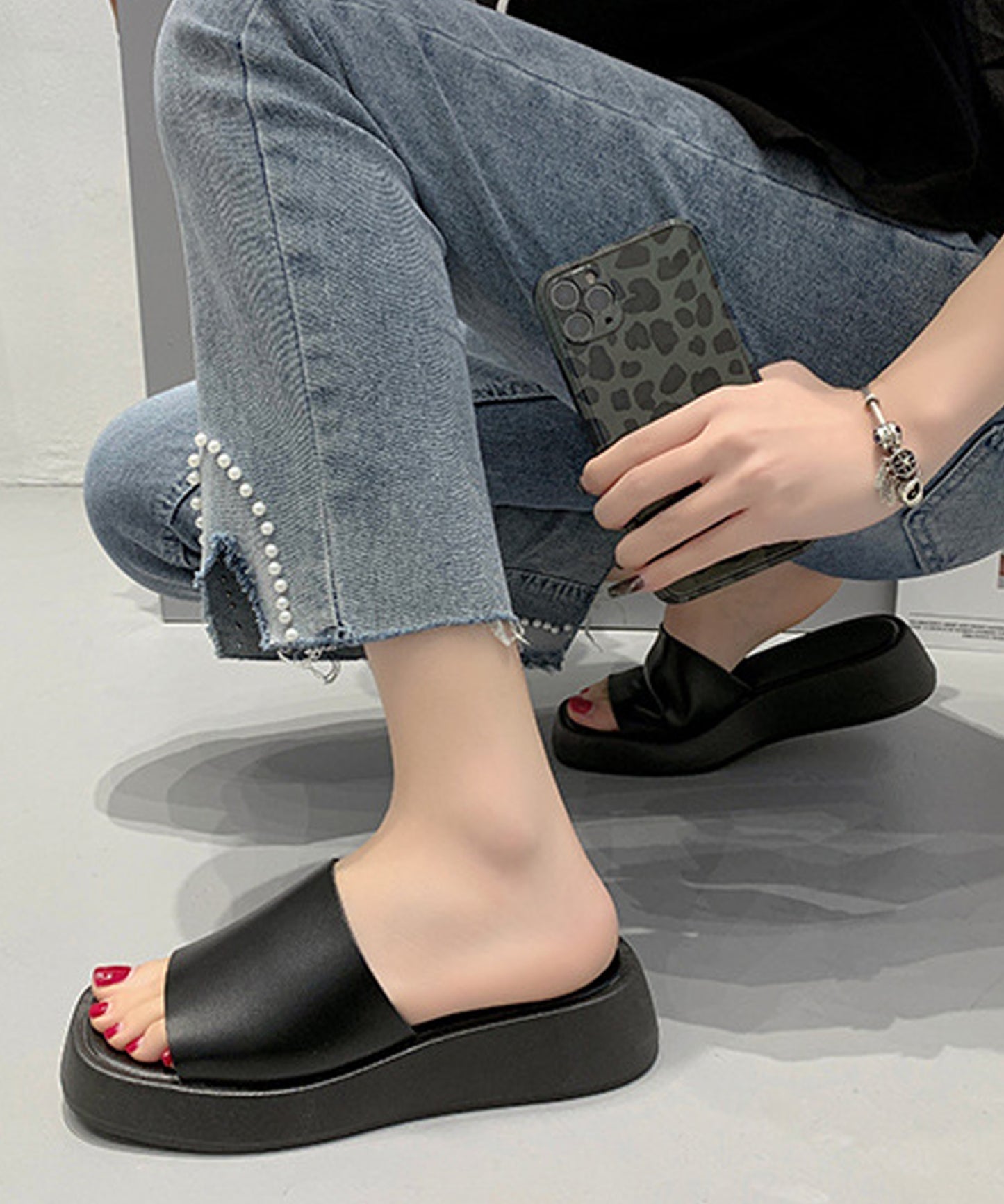 スクエアトゥフラットソールサンダル