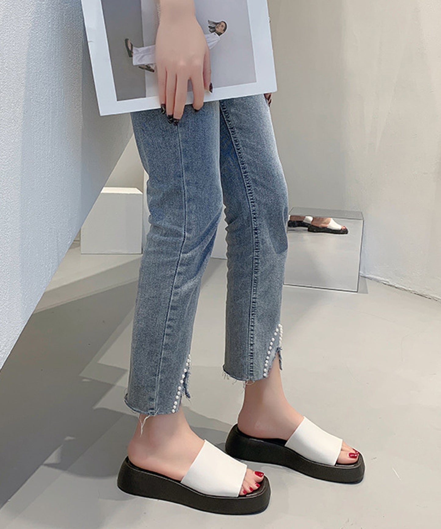 スクエアトゥフラットソールサンダル