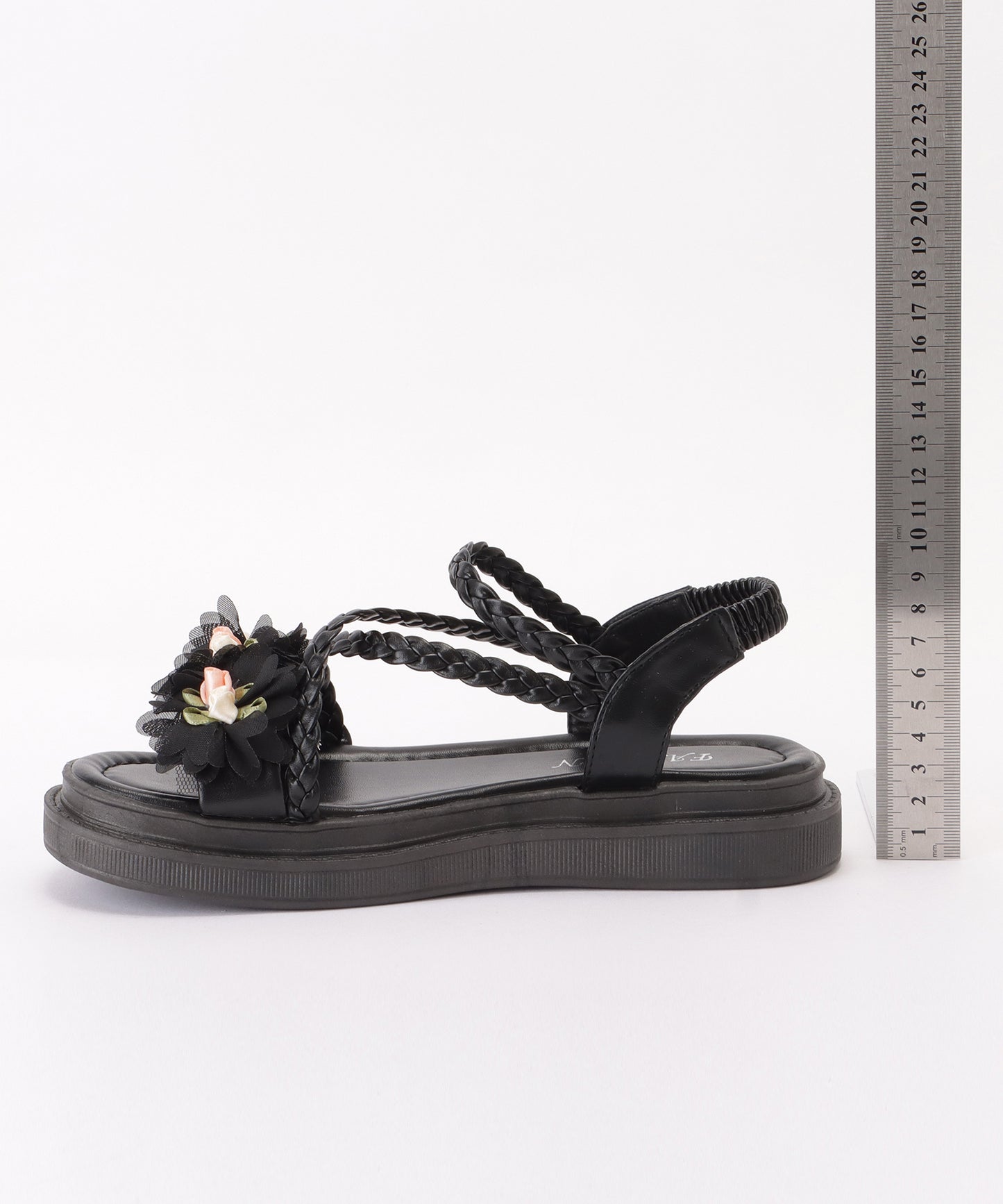 花モチーフ付き編みストラップサンダル