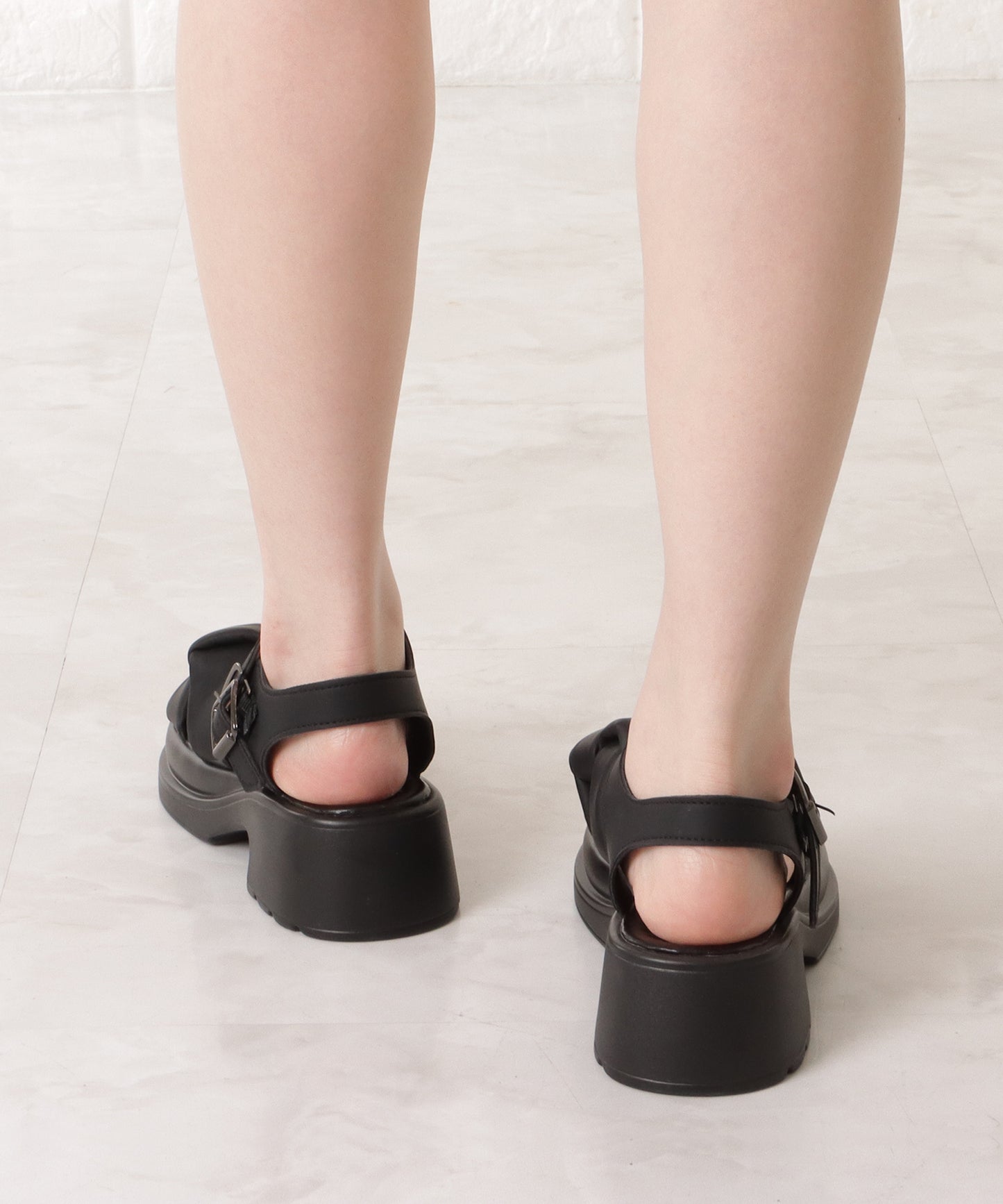 メッシュストラップボリュームラウンドサンダル