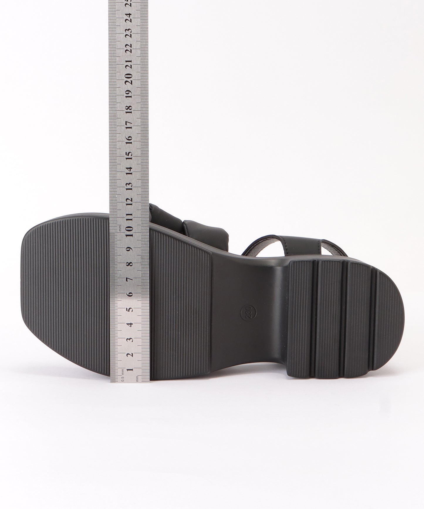 メッシュストラップボリュームラウンドサンダル