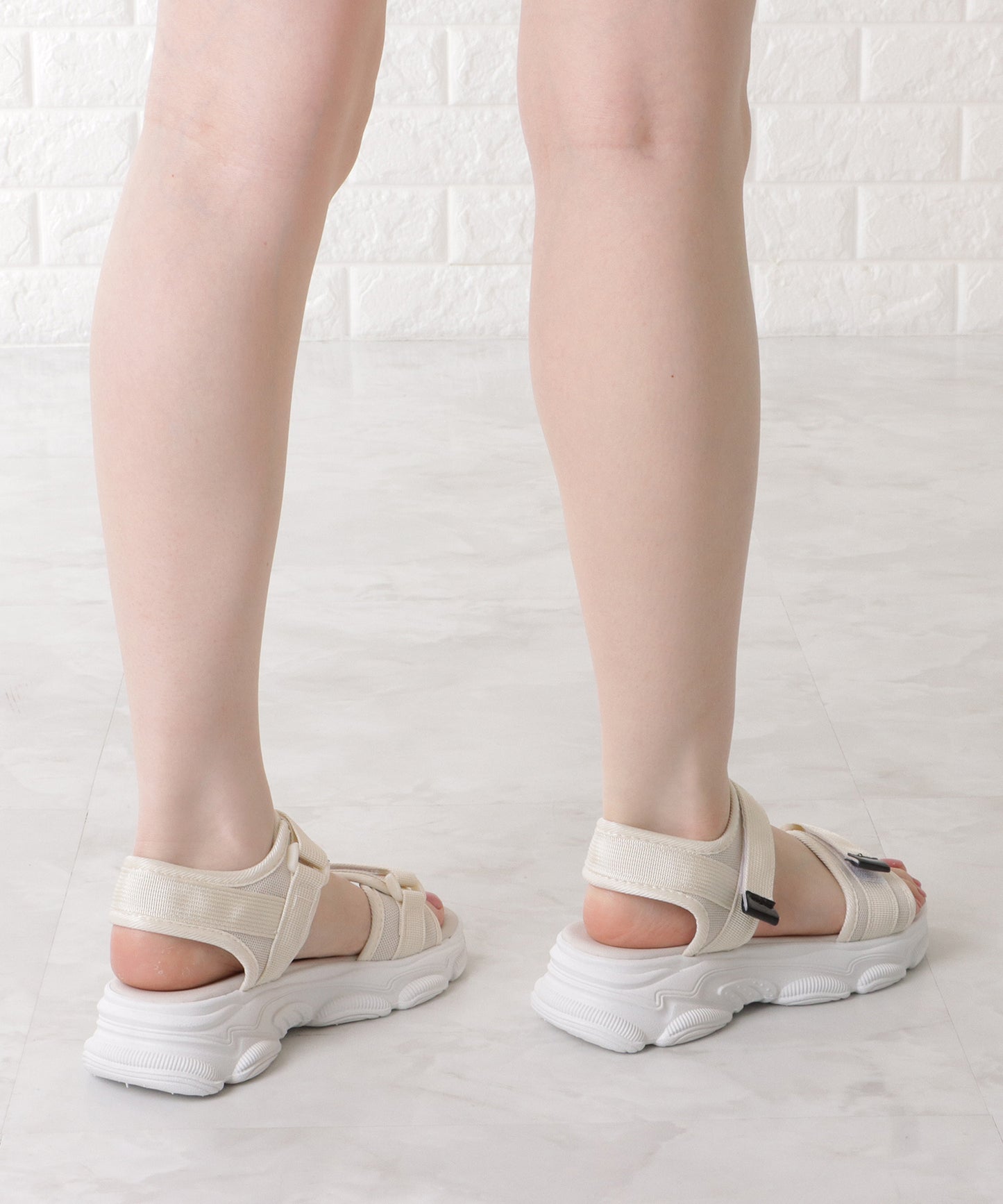 ミドルソールコンフォートストラップサンダル