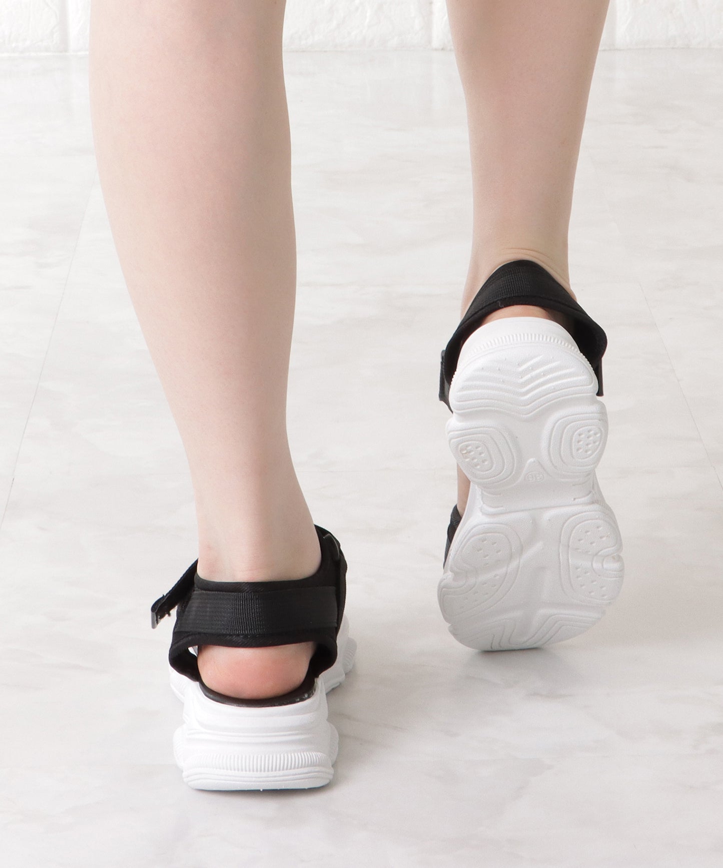 ミドルソールコンフォートストラップサンダル