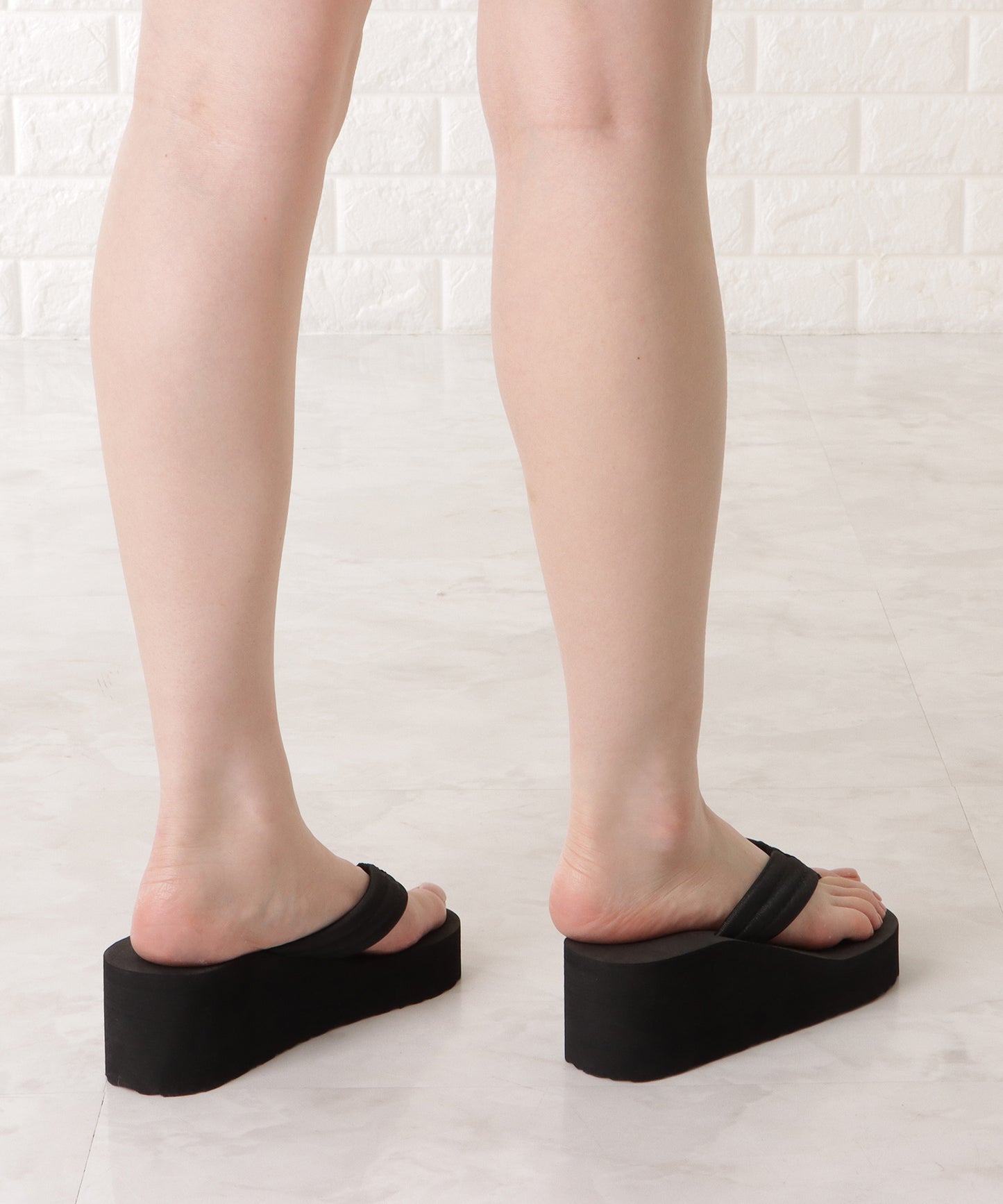 コンフォート厚底トングサンダル