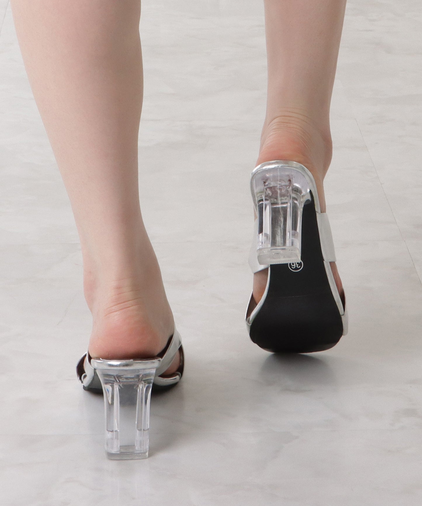 レザー調ねじりクリアヒールサンダル