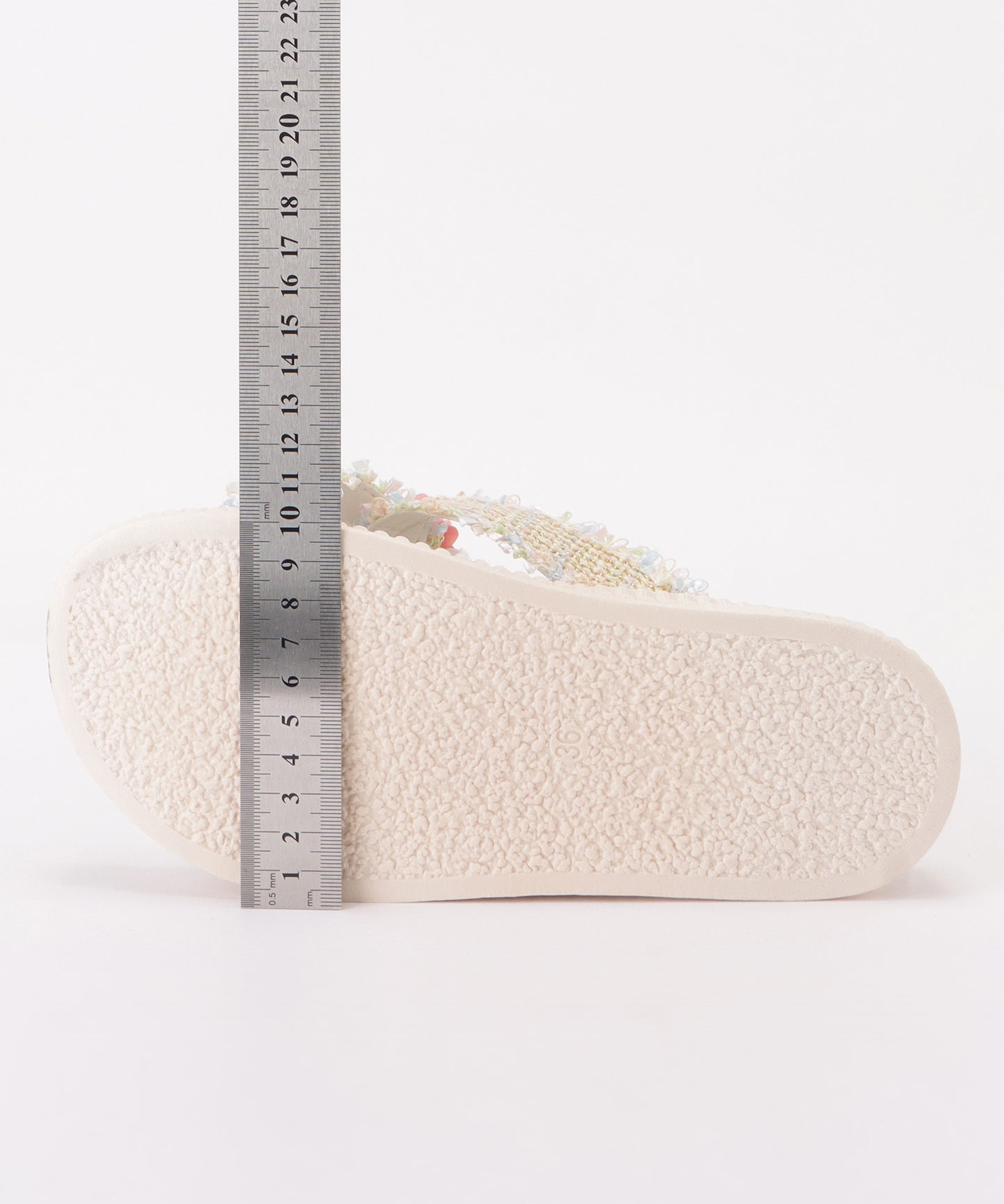 フラワー付きフリンジクロスサンダル