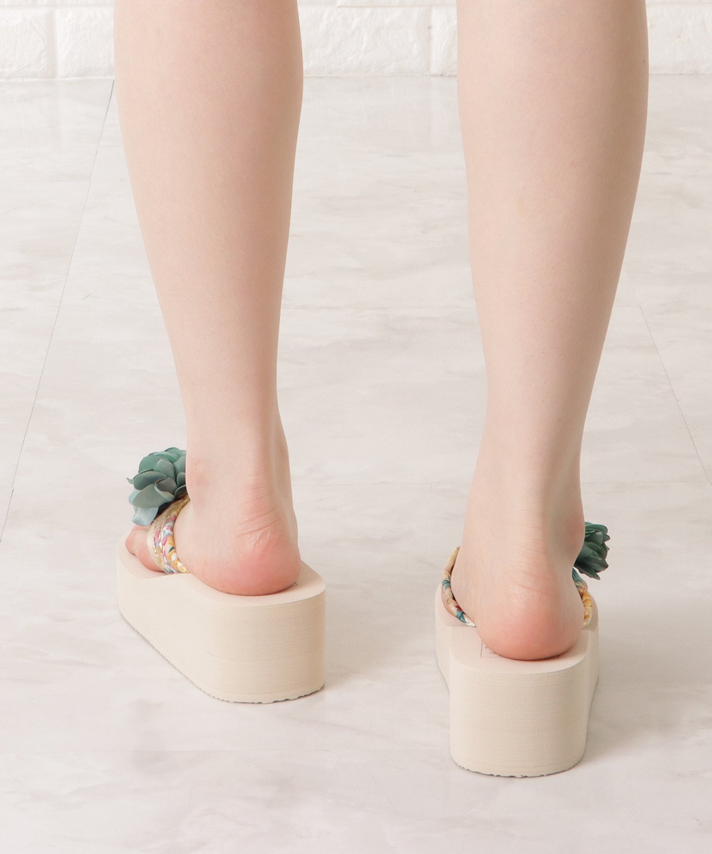 フラワー×パールモチーフ厚底ビーチサンダル