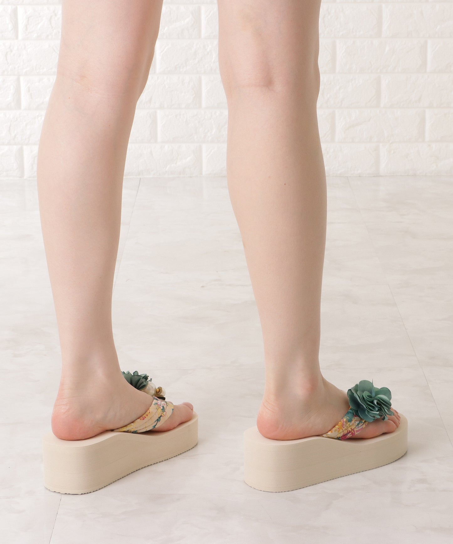 フラワー×パールモチーフ厚底ビーチサンダル