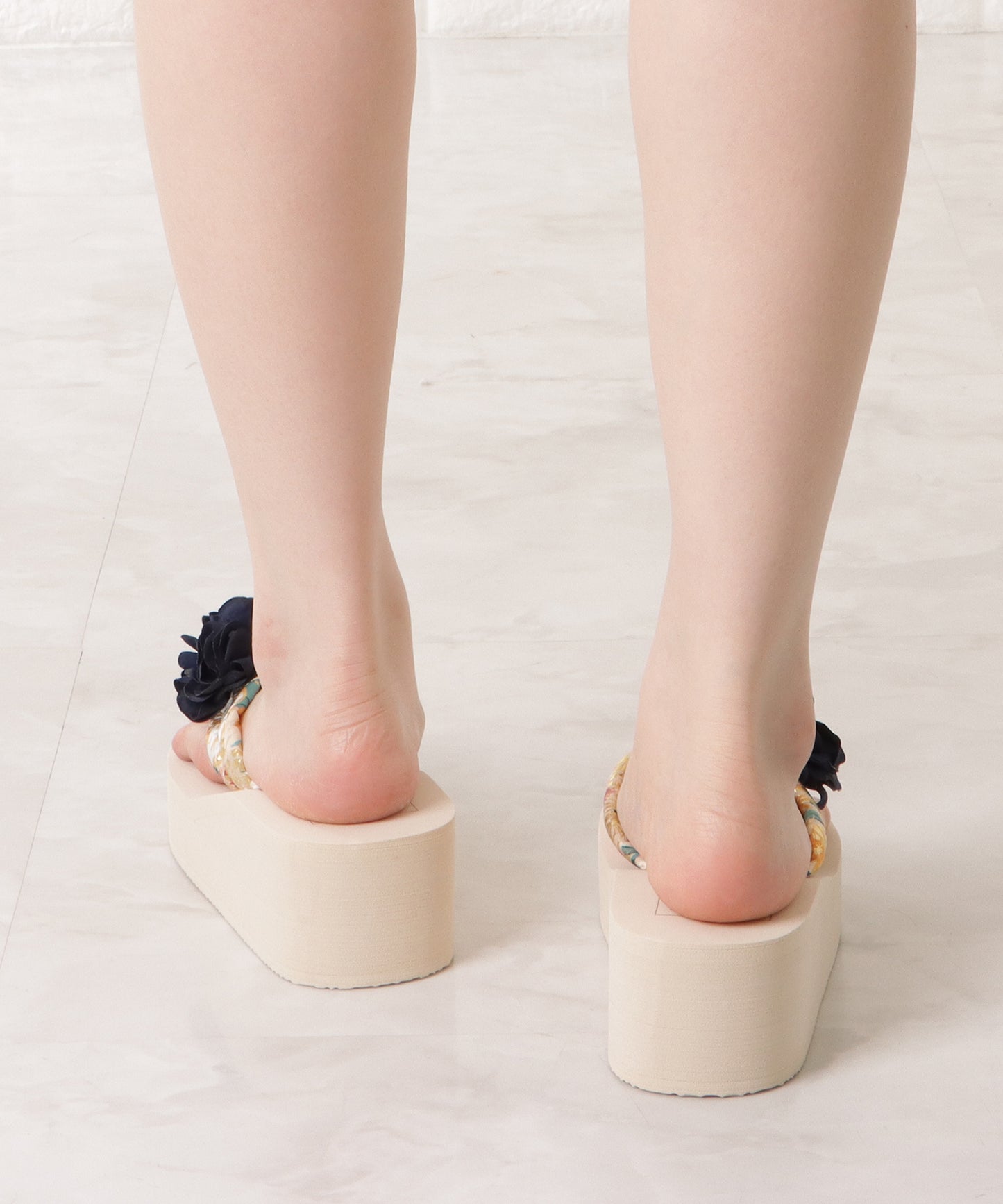 フラワー×パールモチーフ厚底ビーチサンダル