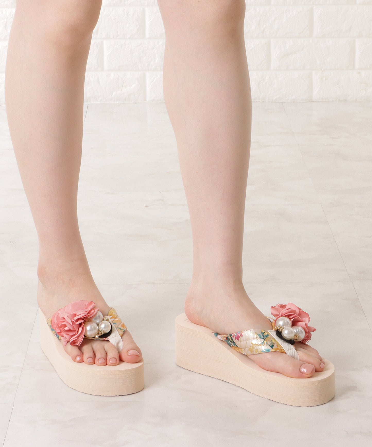 フラワー×パールモチーフ厚底ビーチサンダル