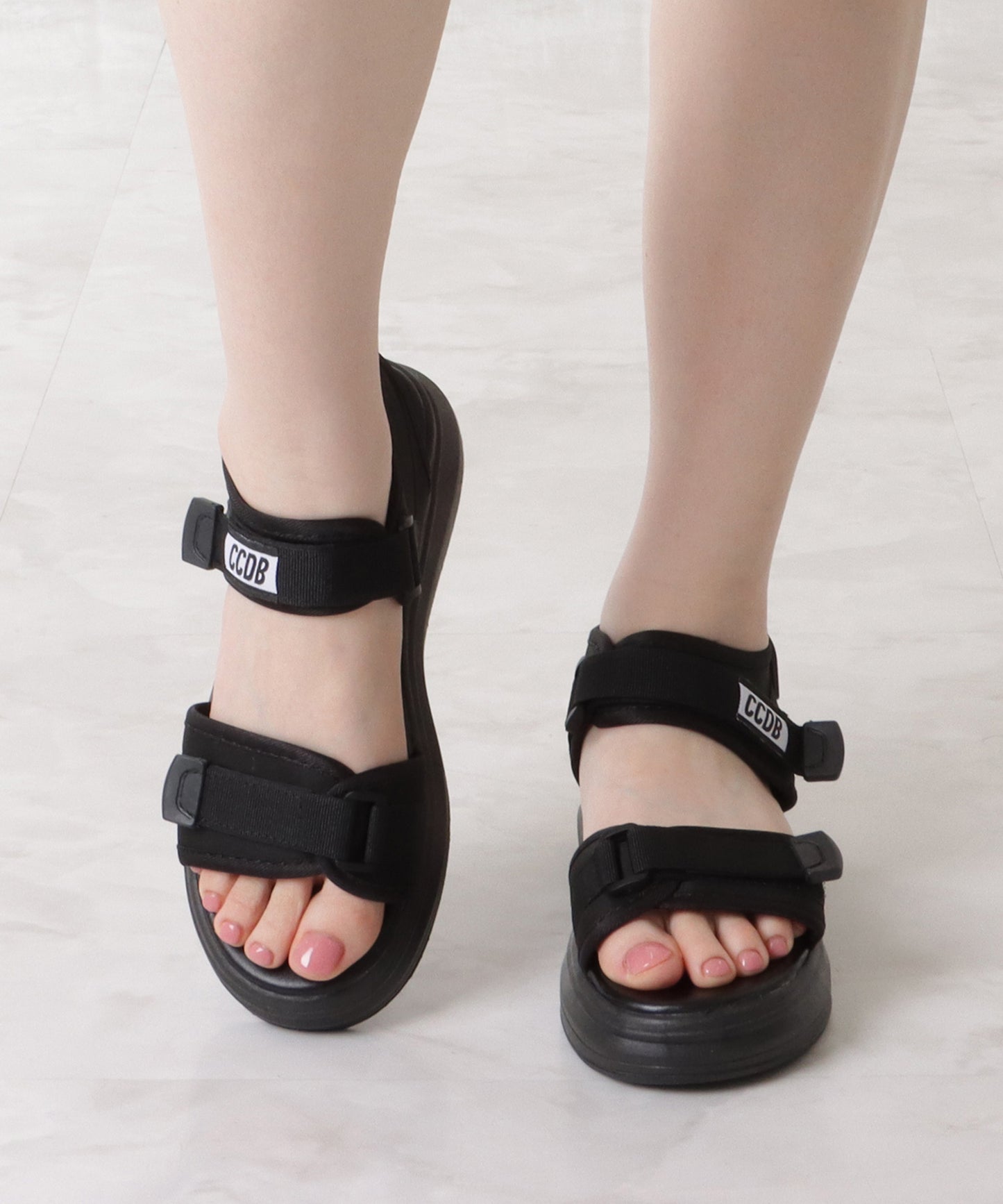 ロゴテープ付きボリュームスポーツサンダル