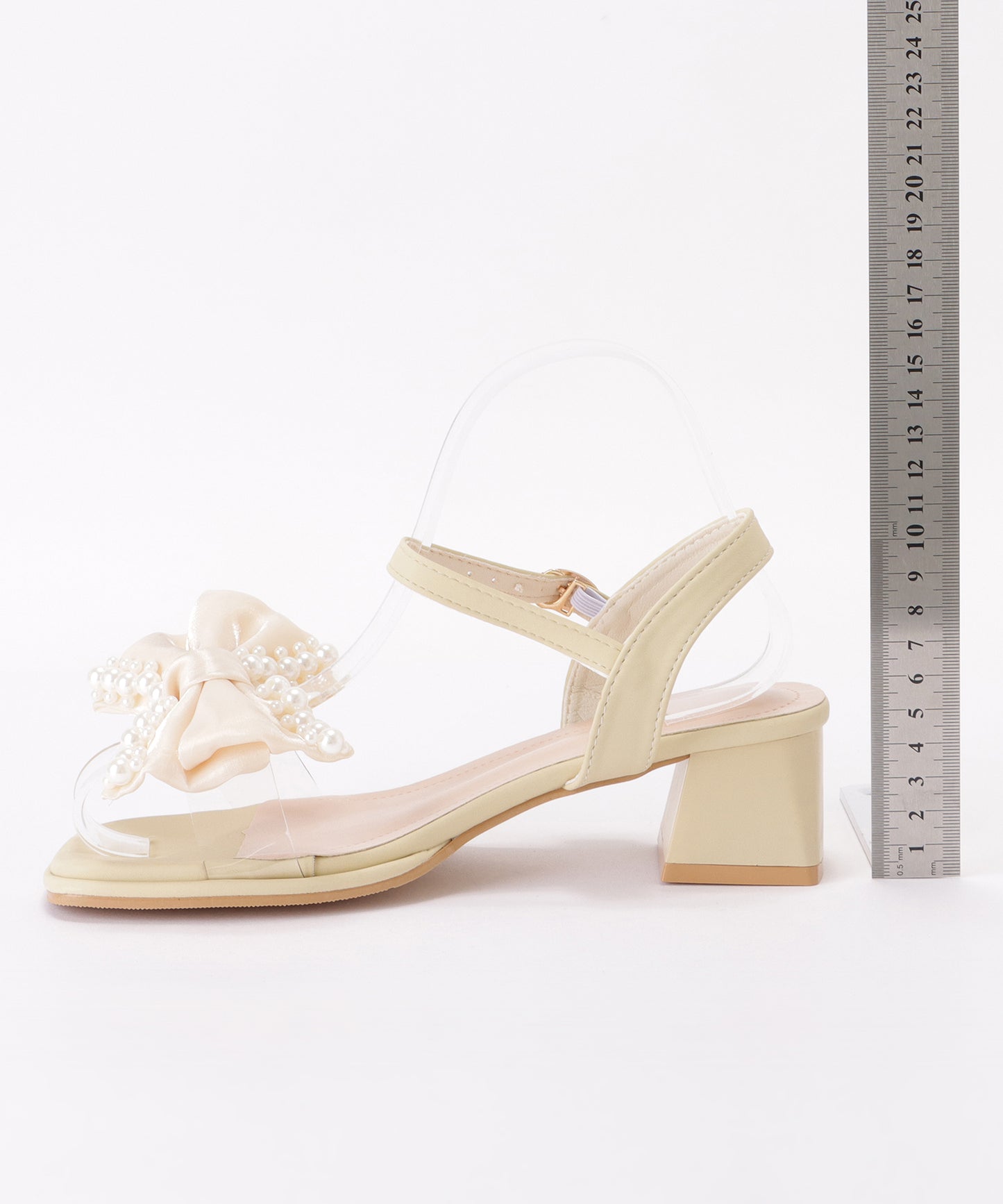 パールリボンバックストラップパンプス