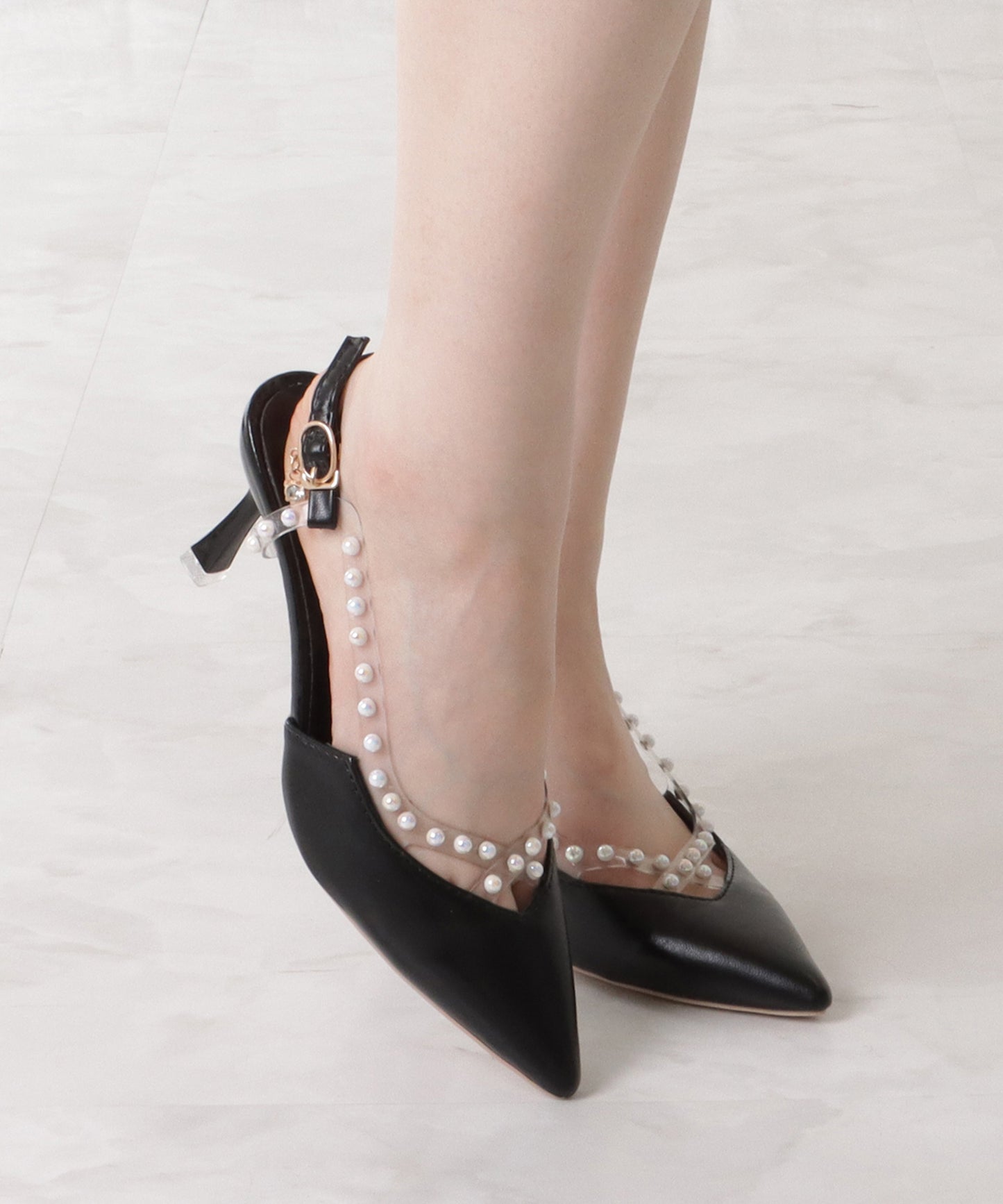 ポインテッドラインパールストラップパンプス