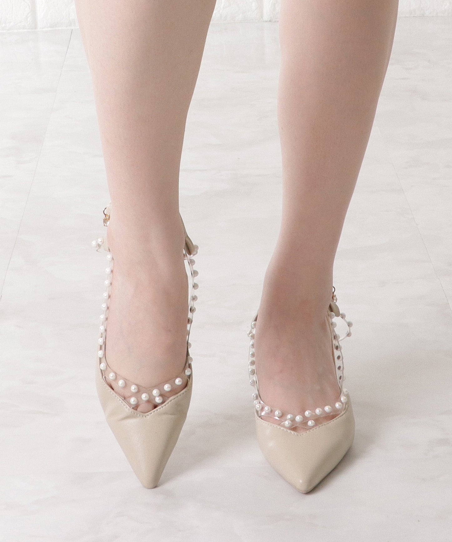 ポインテッドラインパールストラップパンプス