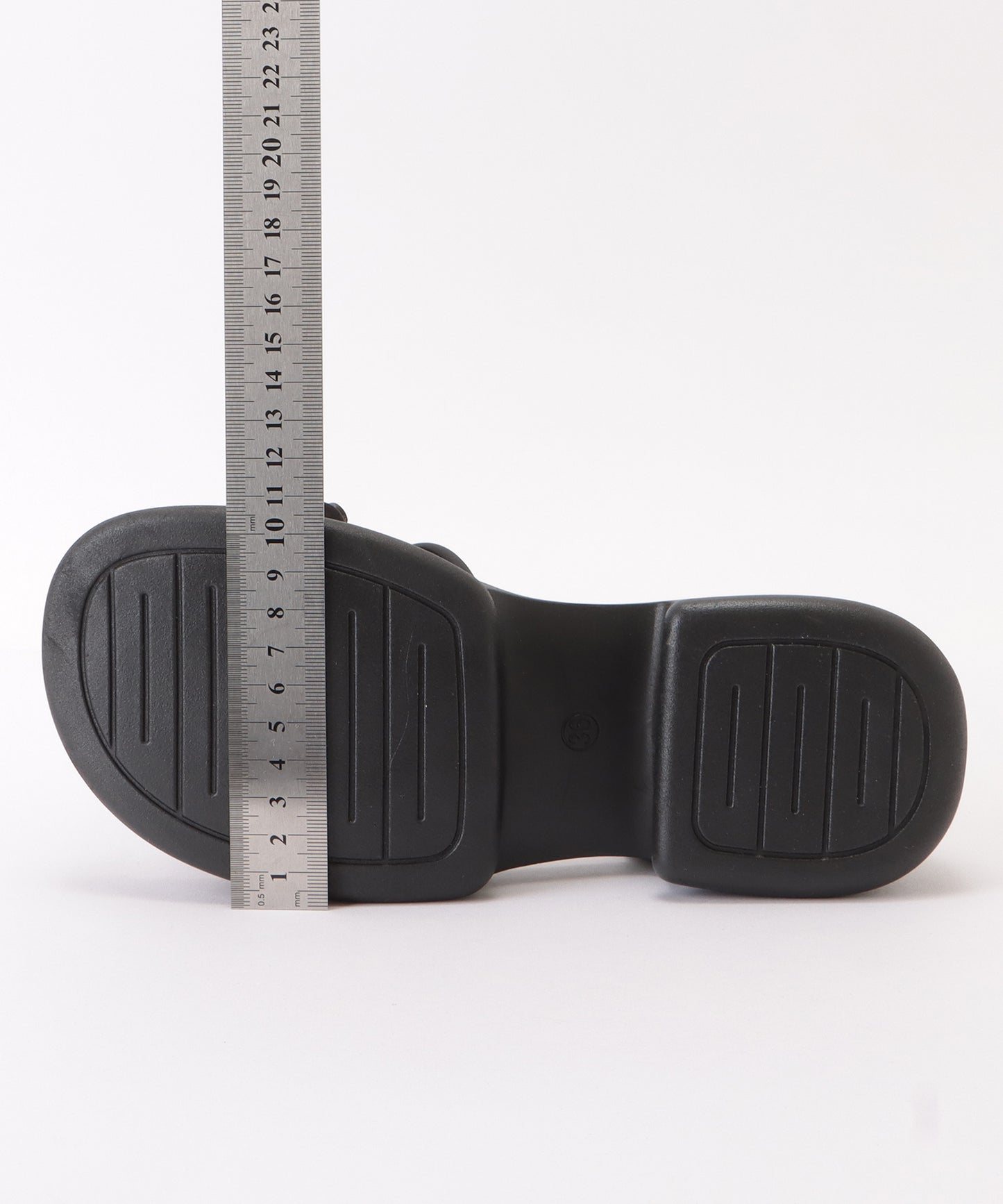 ナローストラップパールシュシュサンダル