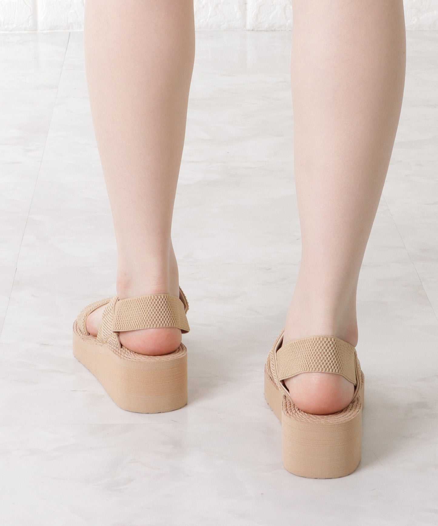 厚底シンプルウエッジストラップサンダル