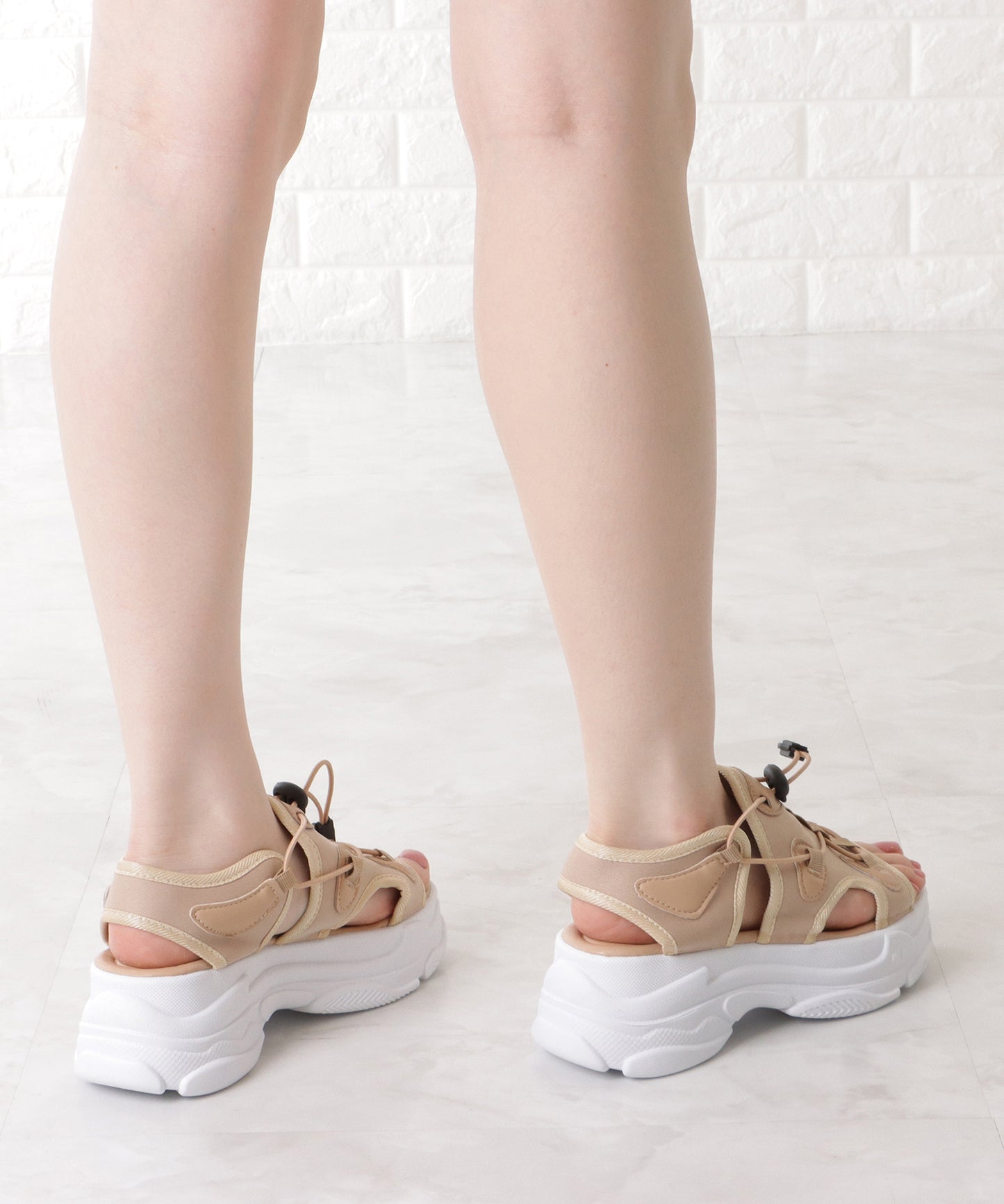 ナローストラップ付き厚底スニーカーサンダル