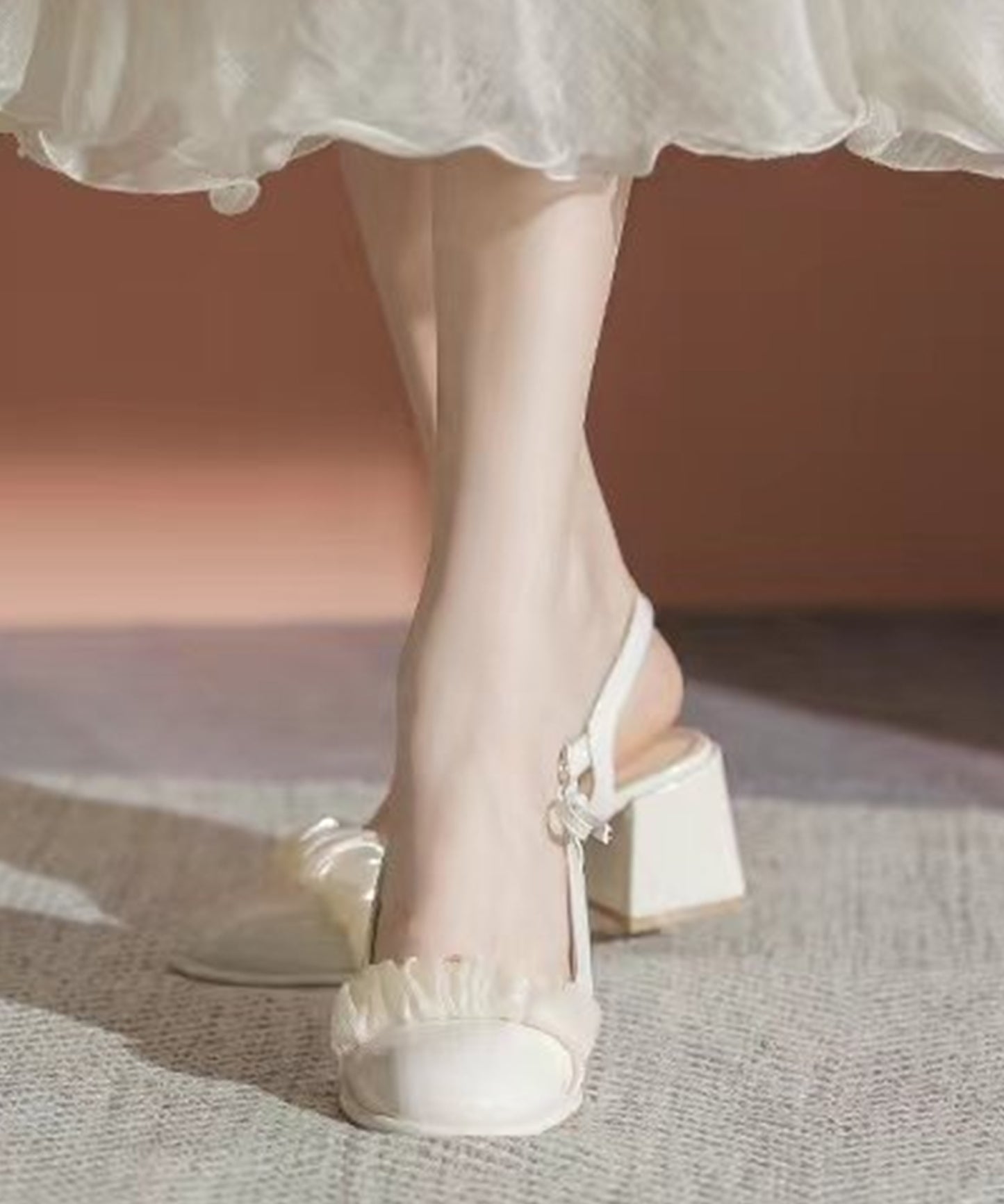 エナメル調 バックオープン リボン付き チャンキーヒール サンダル