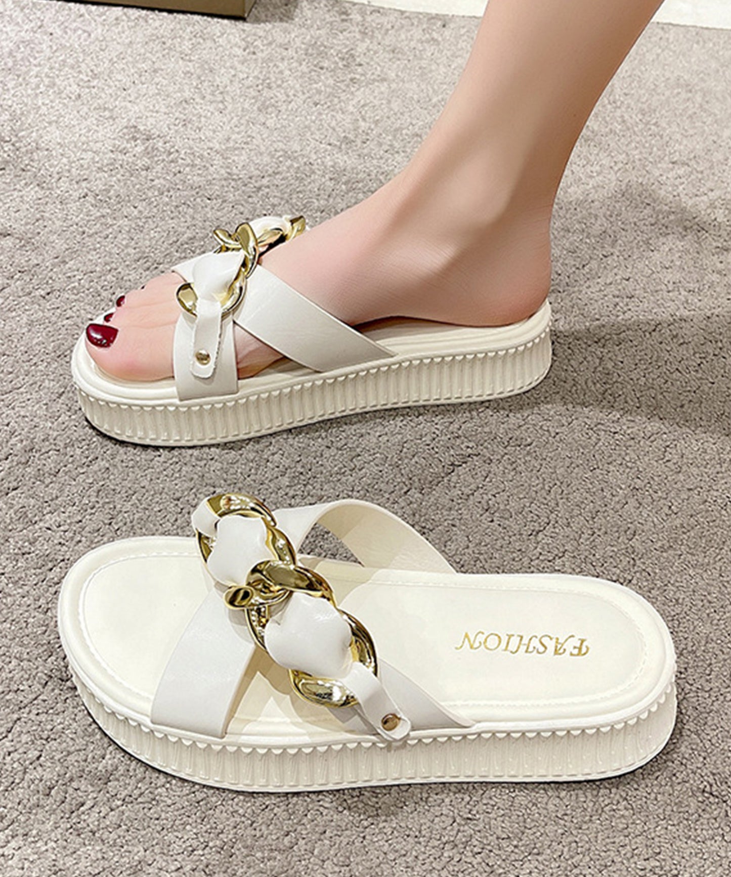 メタリック チェーン ドッキング コンフォート サンダル