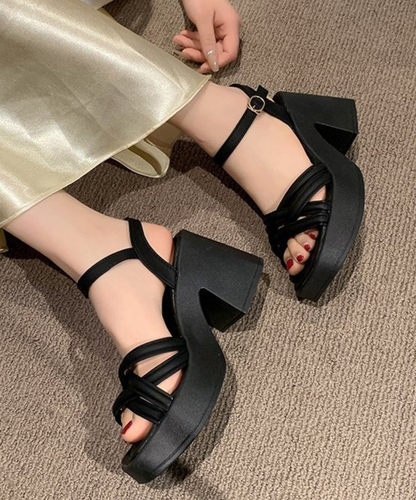 レザー調 クロス ストラップ プラットフォーム 厚底 太ヒール サンダル