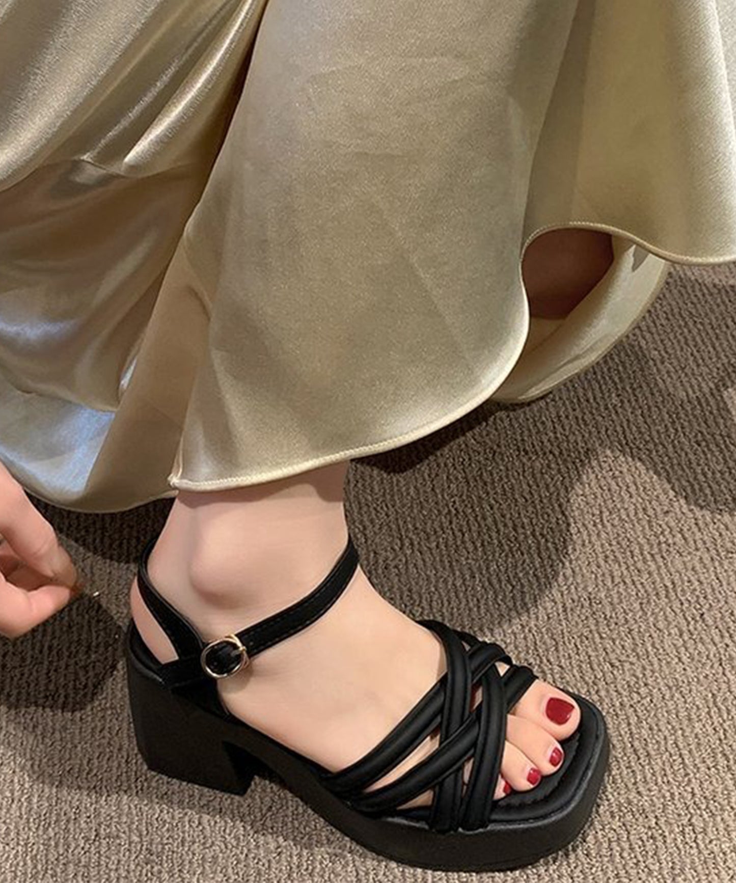 レザー調 クロス ストラップ プラットフォーム 厚底 太ヒール サンダル