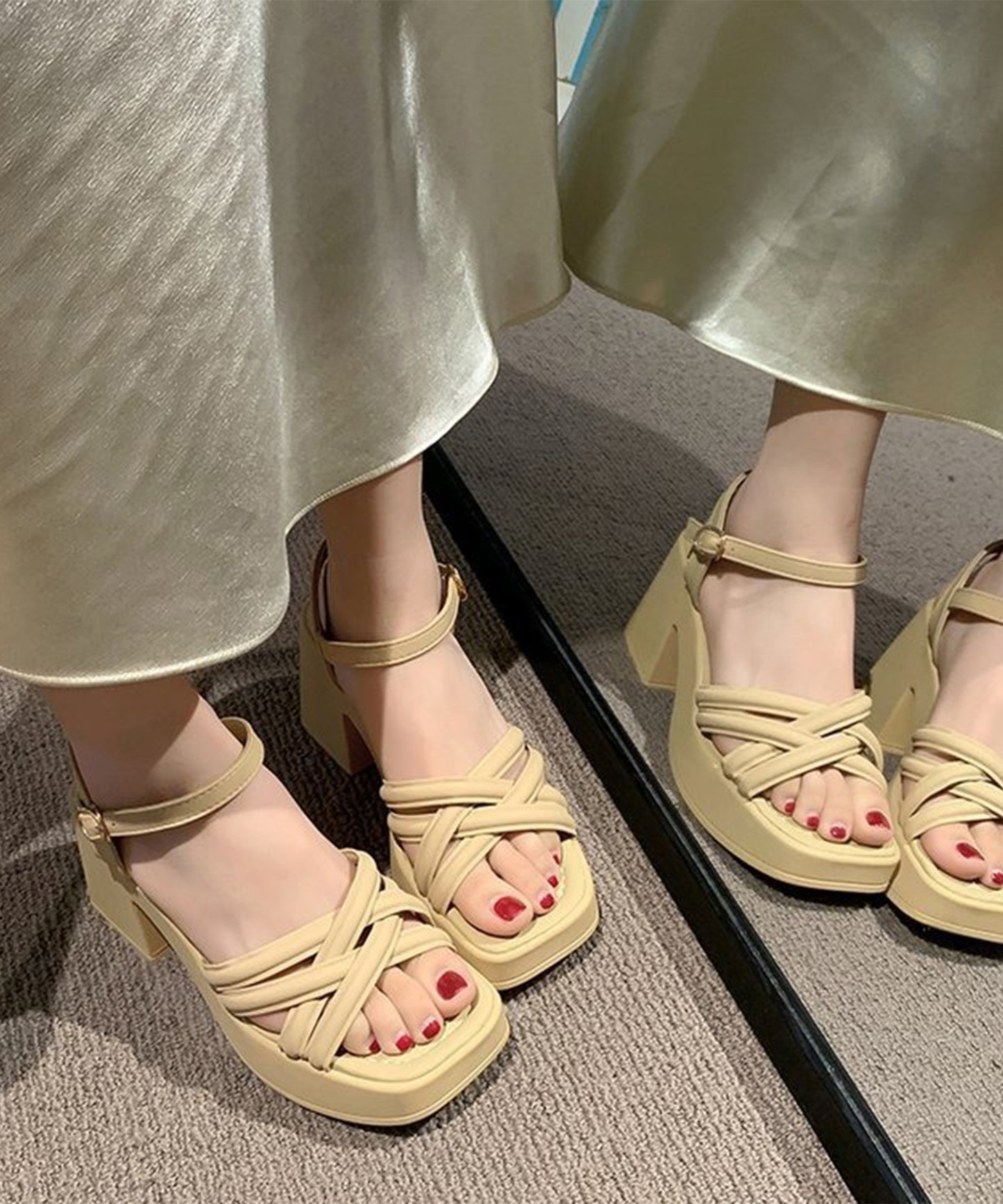 レザー調 クロス ストラップ プラットフォーム 厚底 太ヒール サンダル