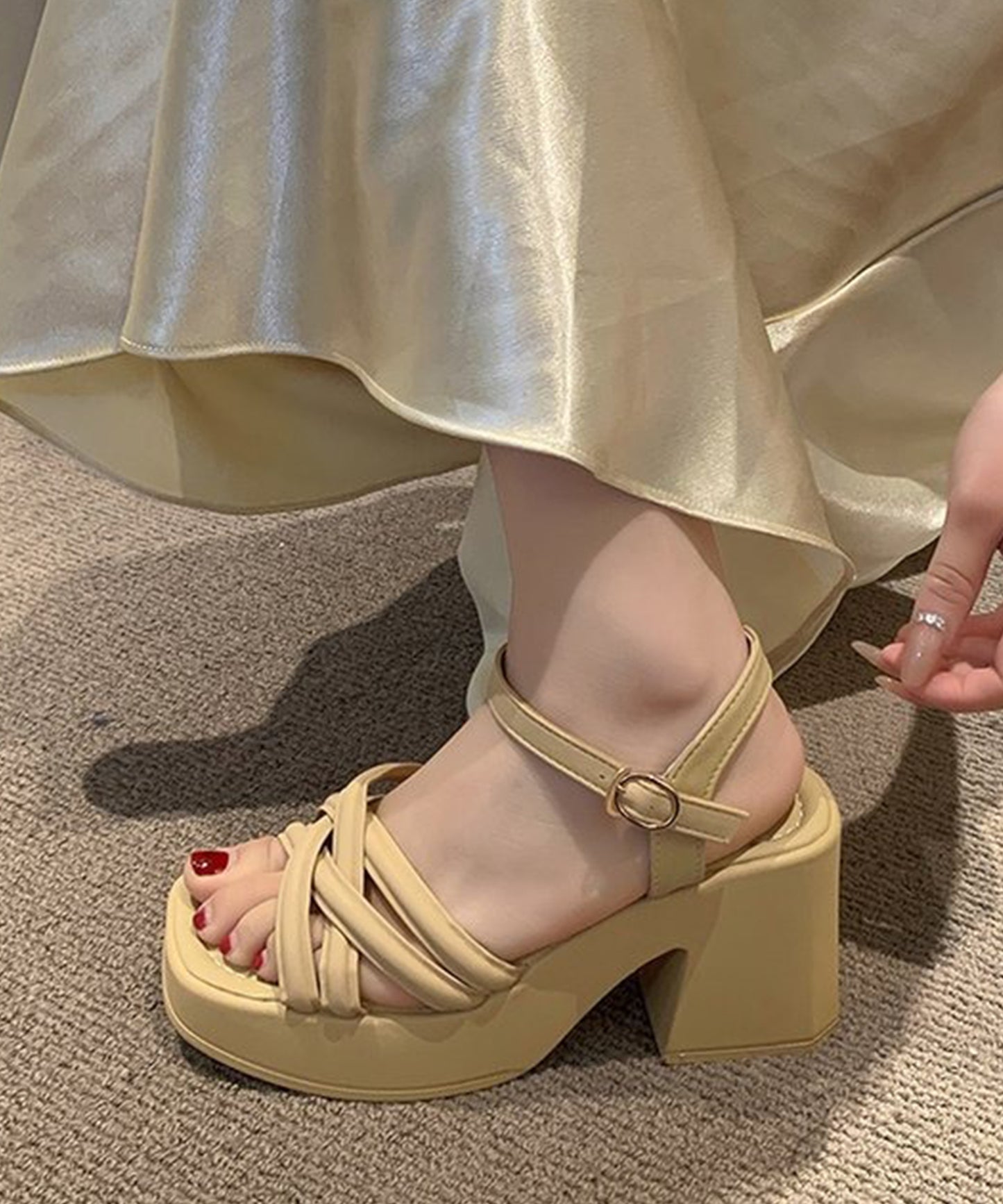 レザー調 クロス ストラップ プラットフォーム 厚底 太ヒール サンダル