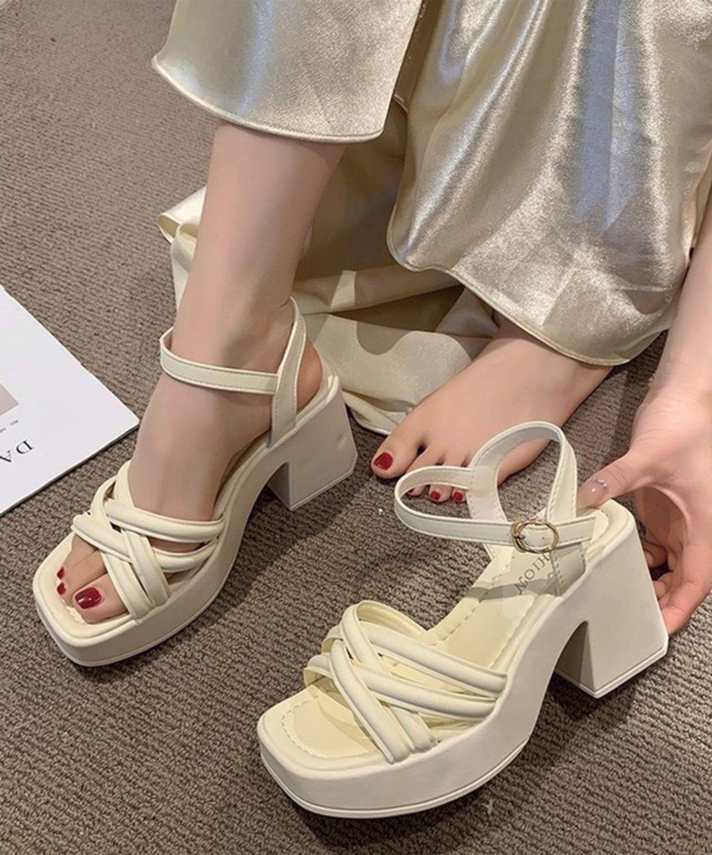 レザー調 クロス ストラップ プラットフォーム 厚底 太ヒール サンダル