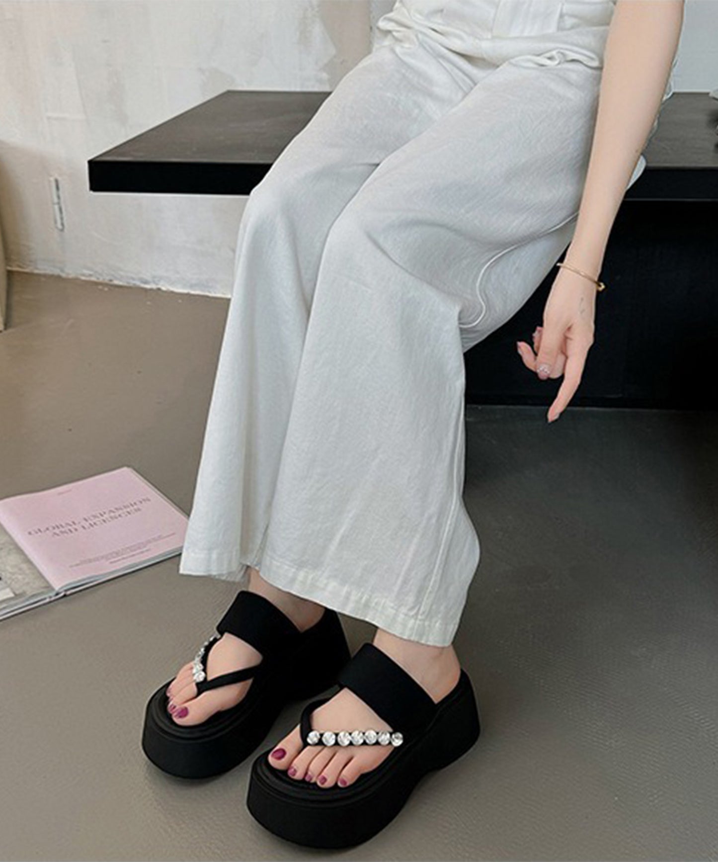 レザー調 ビジュー ストラップ 厚底 トング サンダル