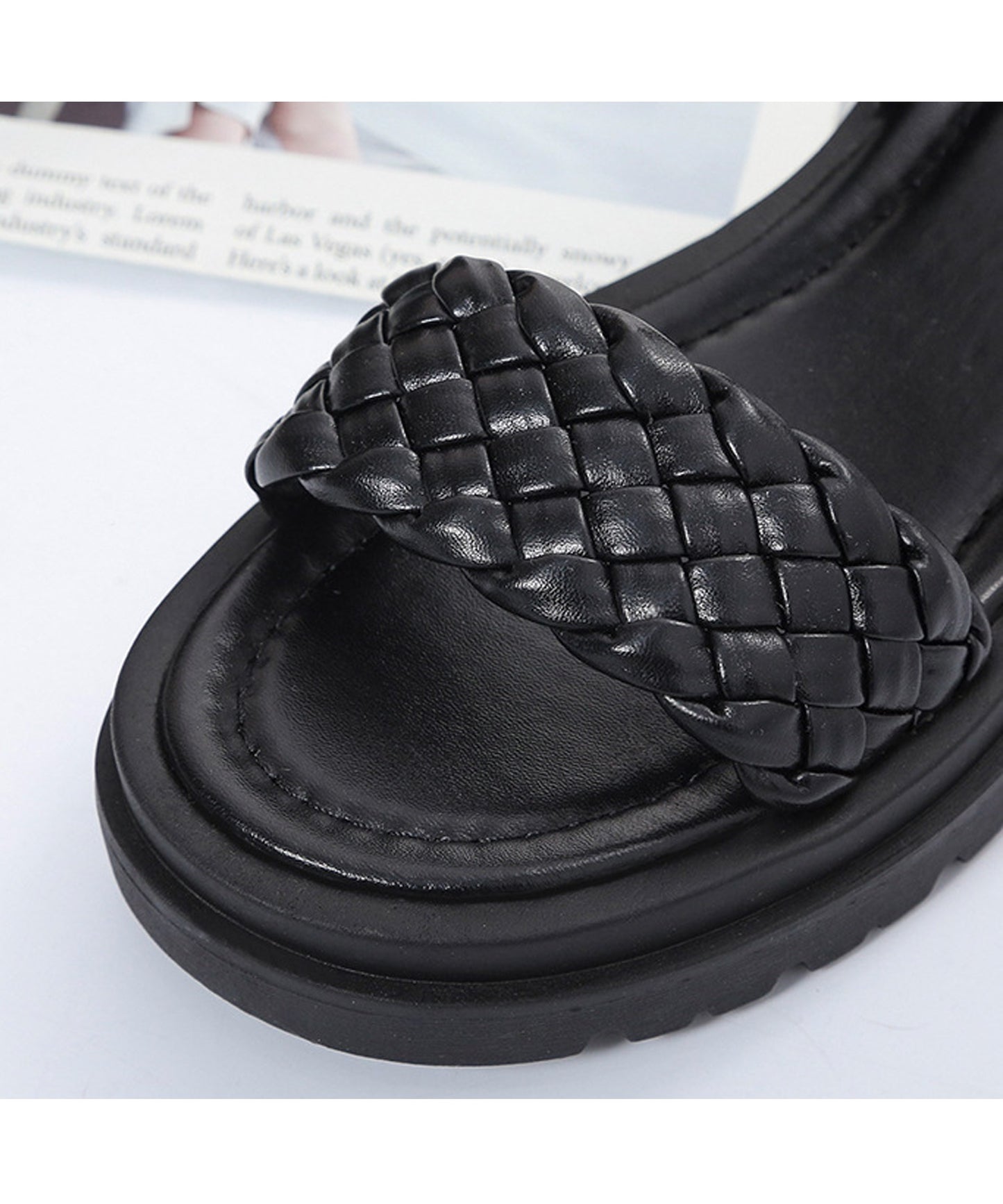 編み込みベルト厚底サンダル