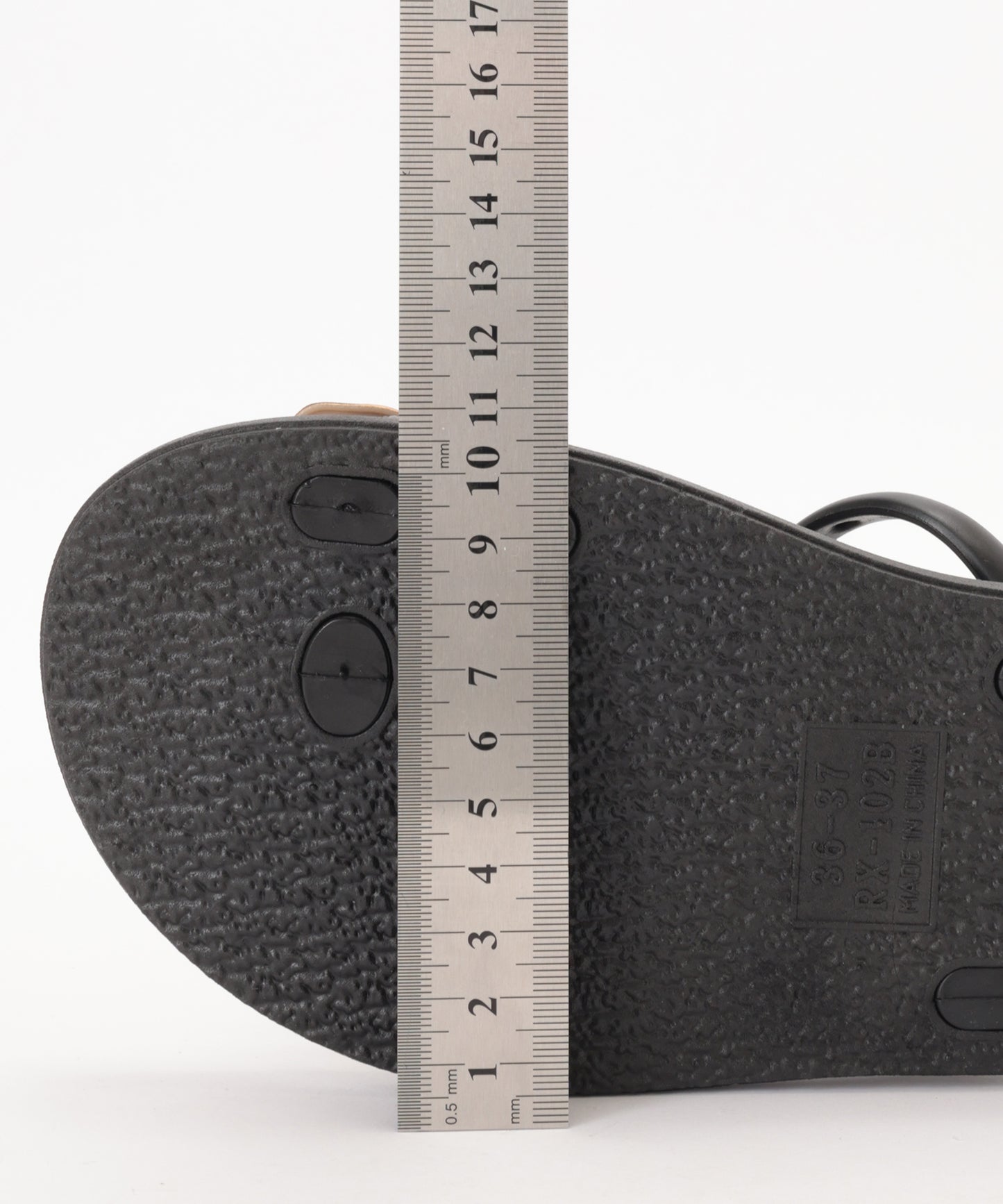 レザー調 メタル モチーフ ストラップ トング サンダル