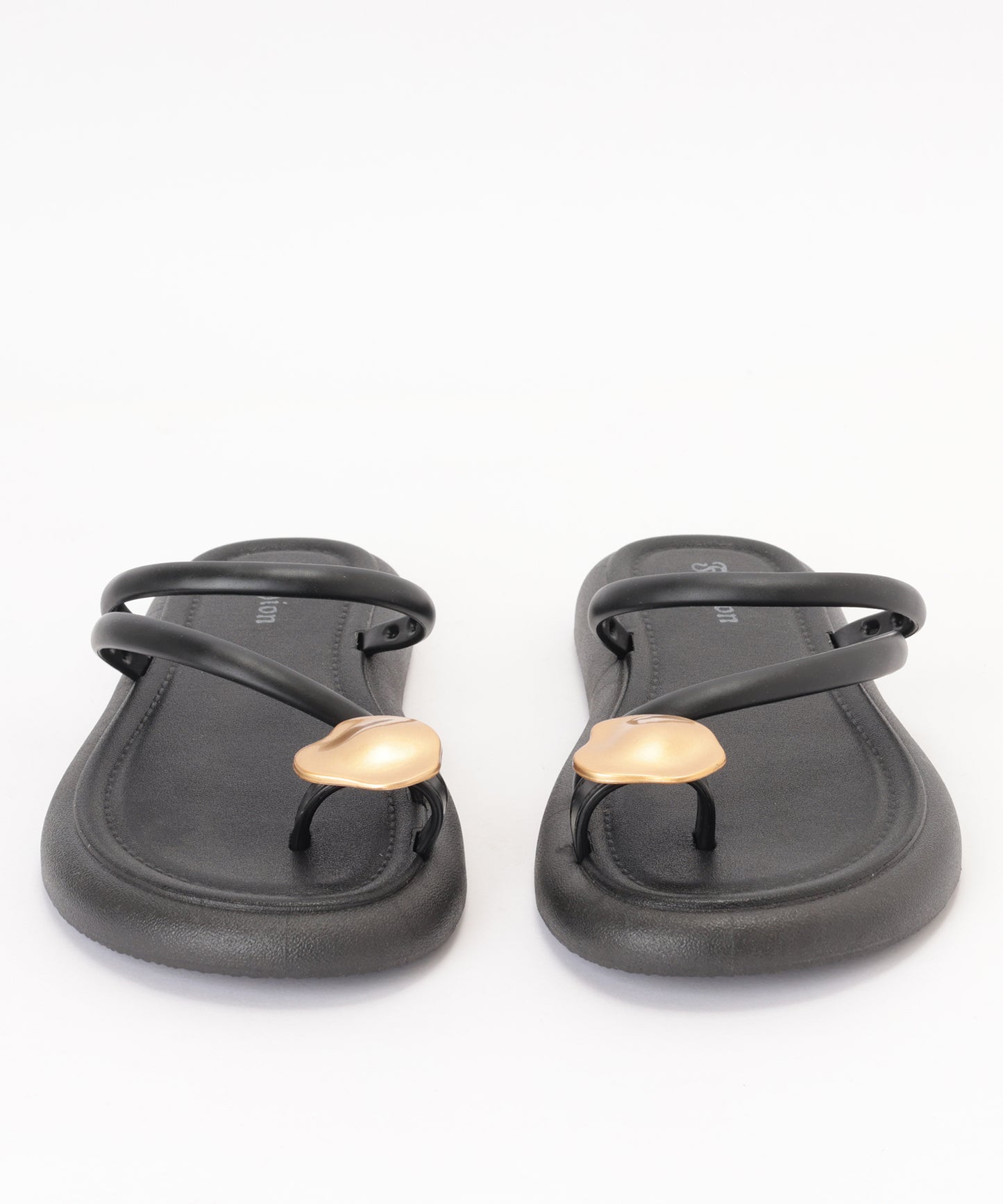 レザー調 メタル モチーフ ストラップ トング サンダル