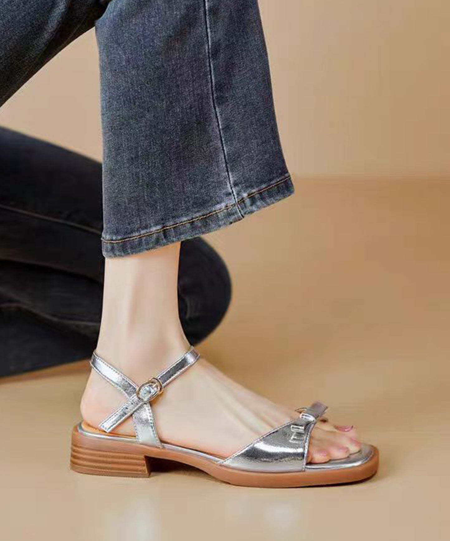 リボン メタリック スクエアトゥ バックストラップ付き サンダル