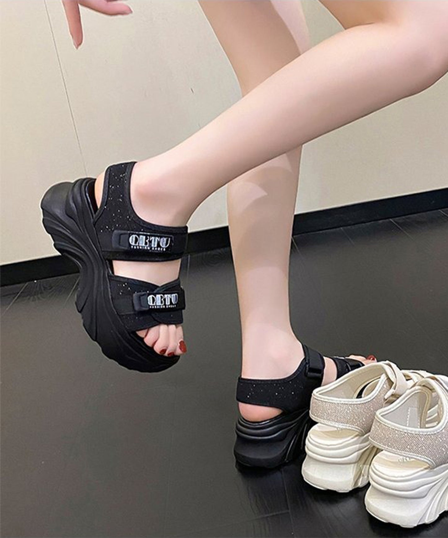 厚底 ラメ ベルクロ スポーツ サンダル