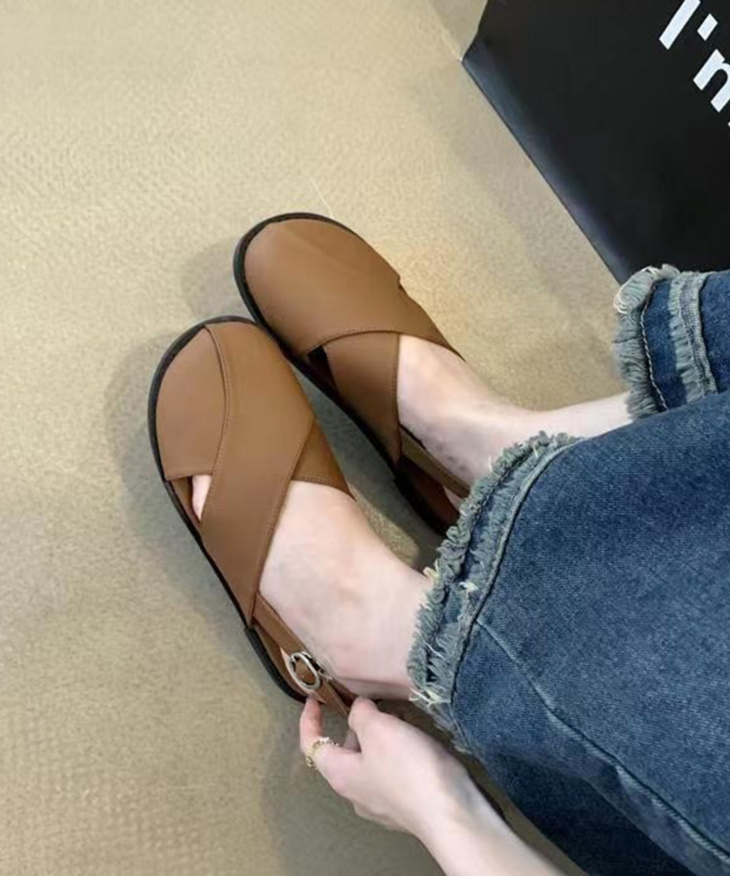 レザー調 クロス バックストラップ フラット サンダル