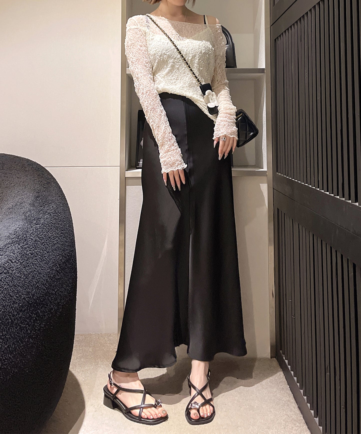 レザー調 メタルモチーフ クロスストラップ 親指トング サンダル