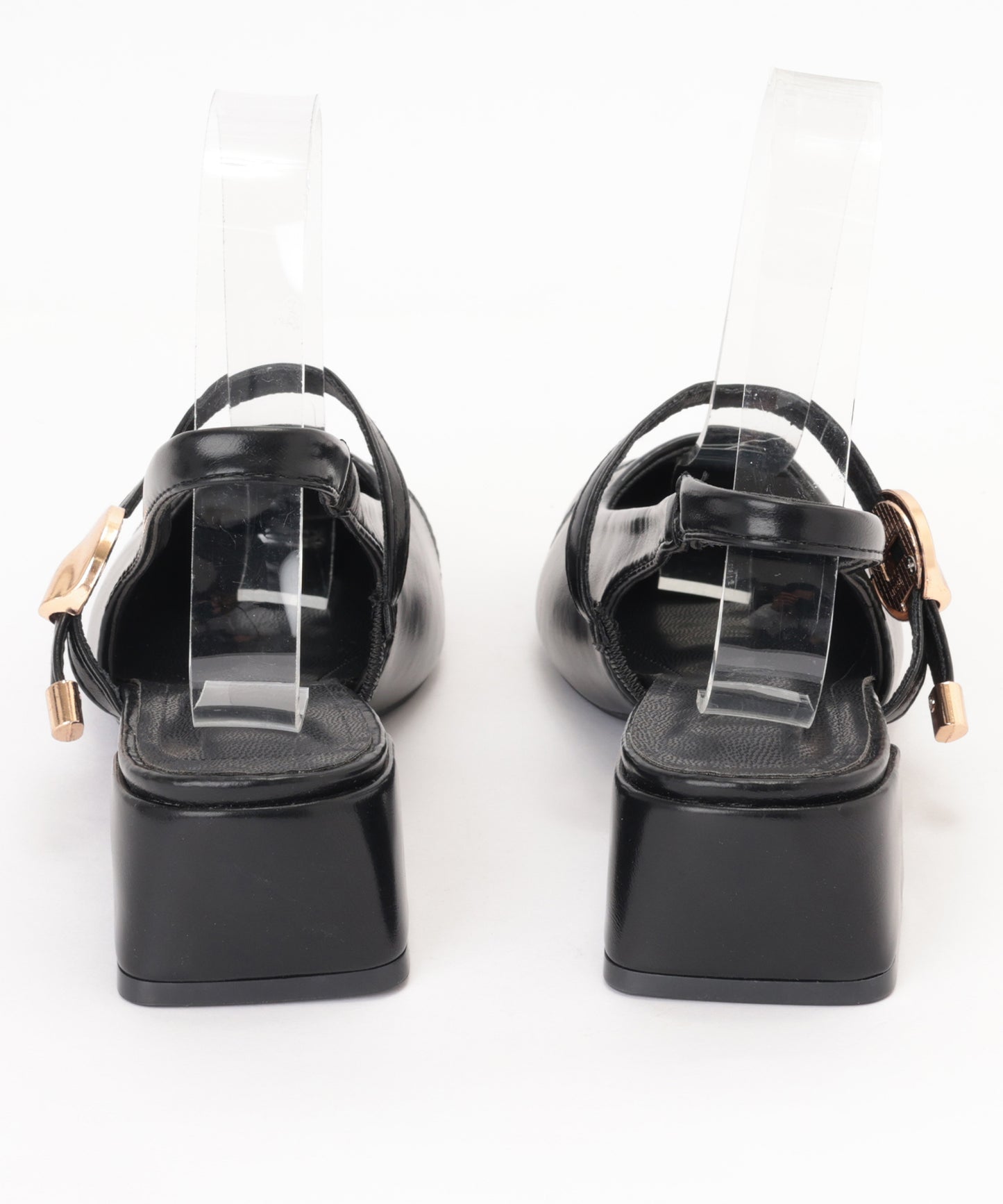 レザー調 メタルモチーフ スクエアトゥ バックストラップ ヒール サンダル